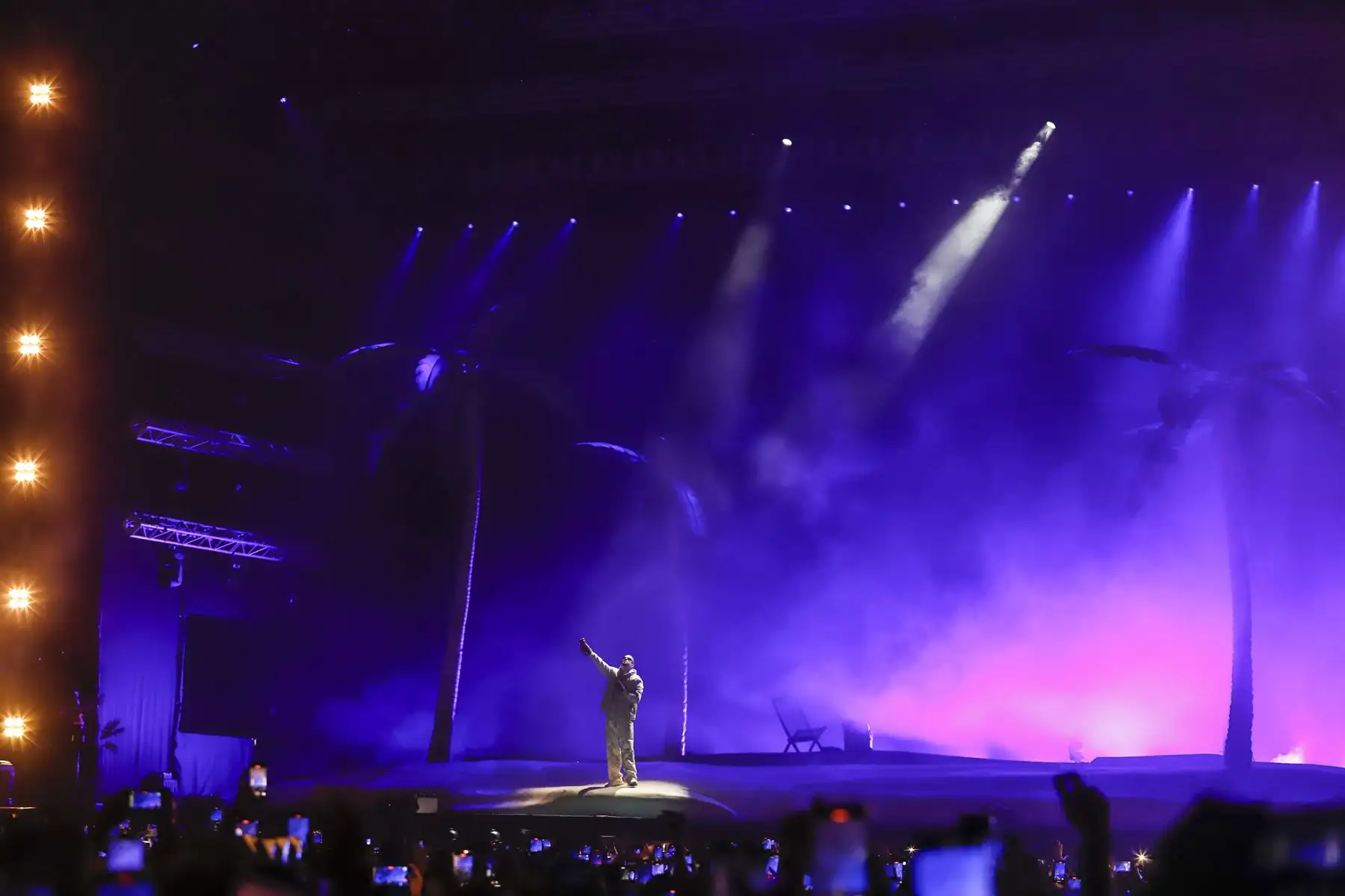 El cantante puertorriqueño, Bad Bunny, se presenta esta noche en el Estadio Nacional como parte de su gira ‘World Hottest Tour’. El concierto se desarrolla con más de 50 mil asistentes. Foto: ANDINA/Renato Pajuelo