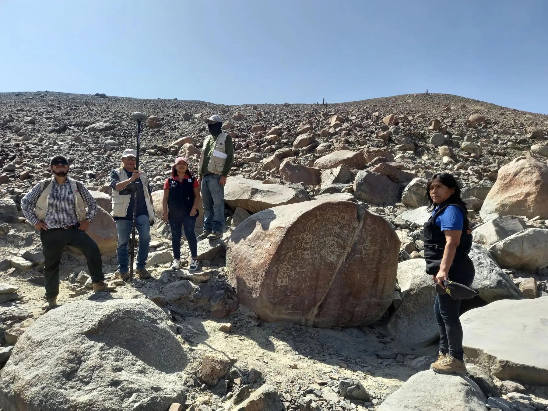 Especialistas del Ministerio de Cultura culminaron con el saneamiento físico legal del paisaje arqueológico de Petroglifos de Chichictara, ubicado en la provincia de Palpa, región Ica. Foto: Genry Bautista