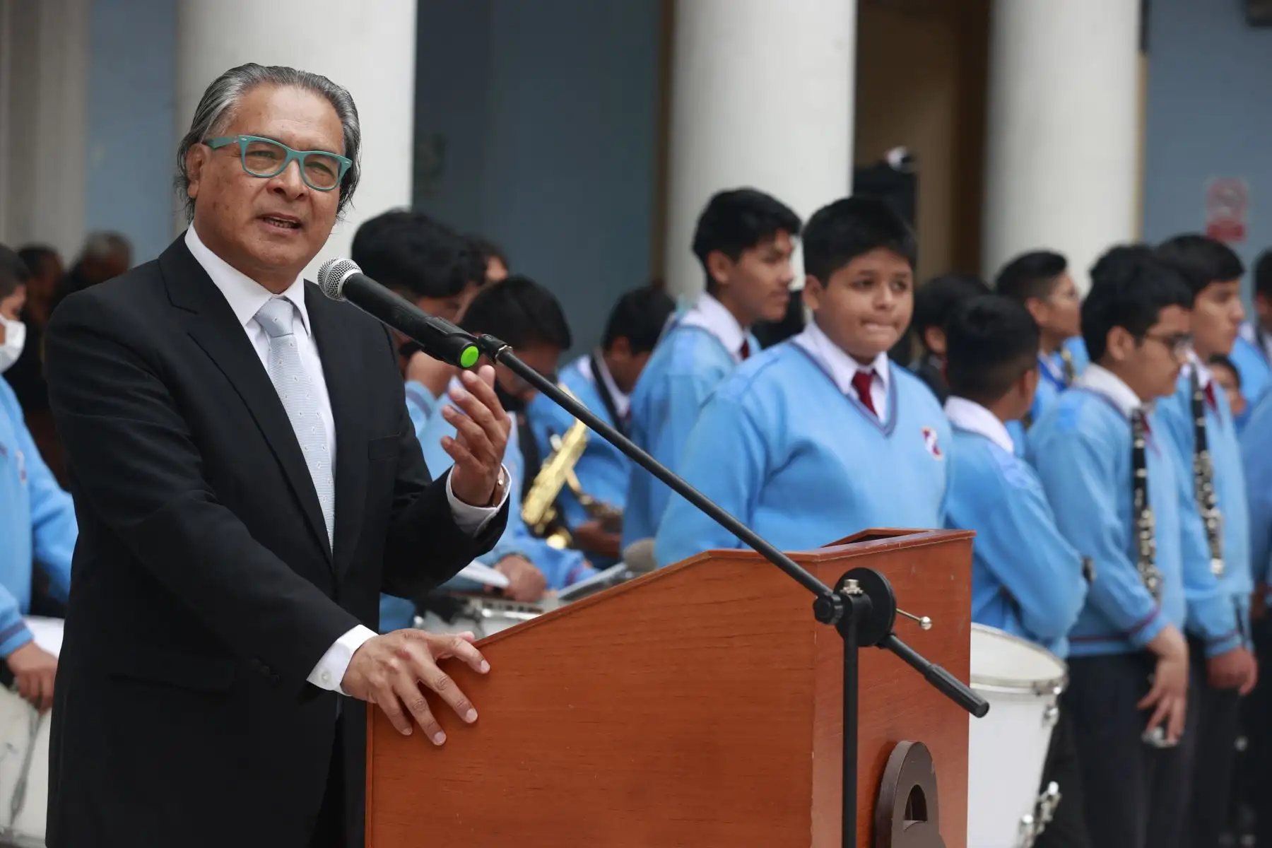 El presidente del Directorio de Editora Perú y ex alumno, Hugo Aguirre  ofrece emotivo discurso durante la celebración del 182 aniversario de colegio Nuestra Señora de Guadalupe. Foto: ANDINA/Melina Mejía