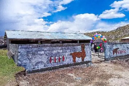 Los cobertizos facilitan las actividades ganaderas como la esquila de fibra o lana, empadre, parición de los animales y alimentación.