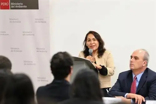 Viceministra de Gestión Ambiental del Minam, Marilú Chahua, participa en foro sobre economía sostenible.