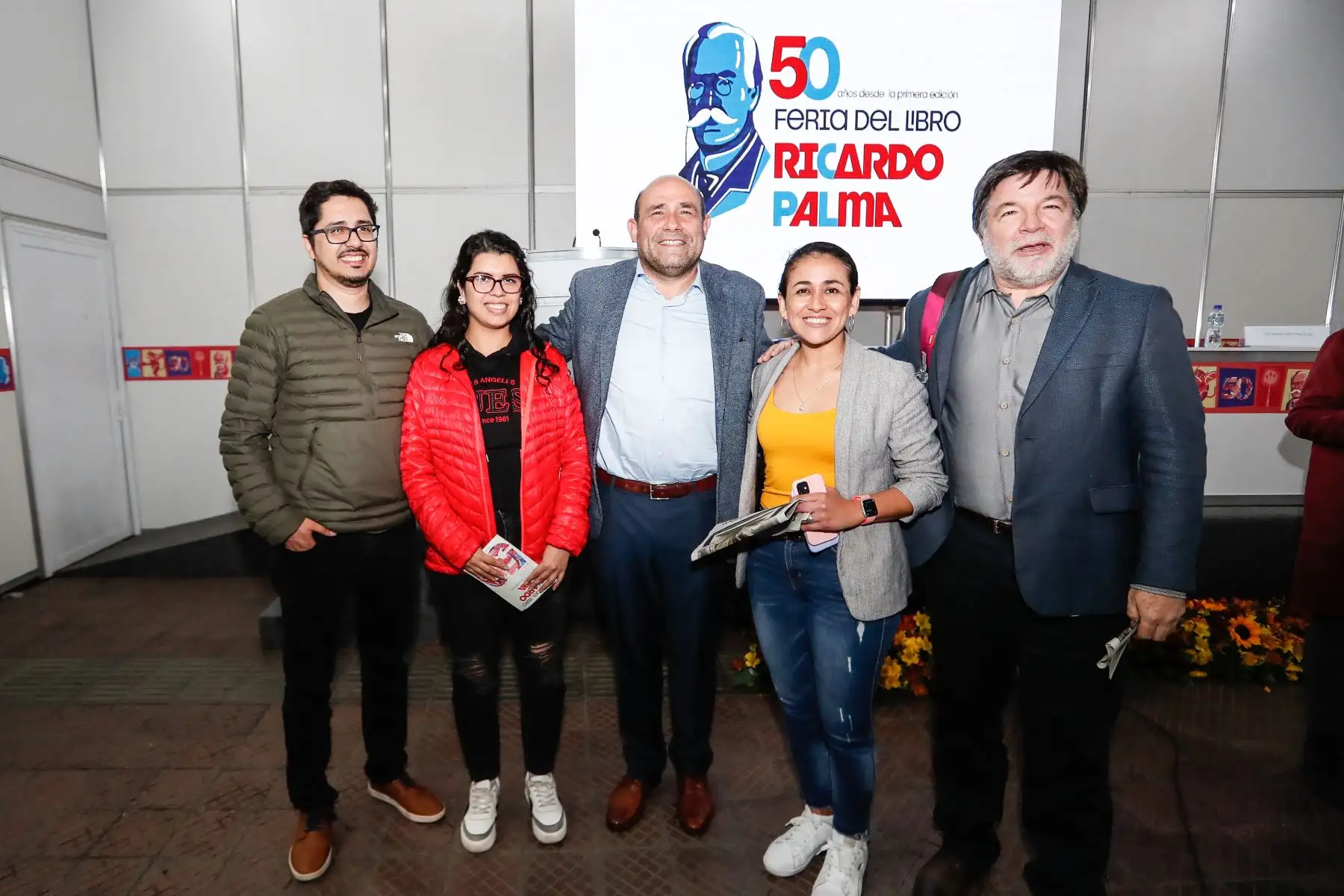 El escritor Jorge Balarezo Rengifo presentó esta noche su poemario titulado 