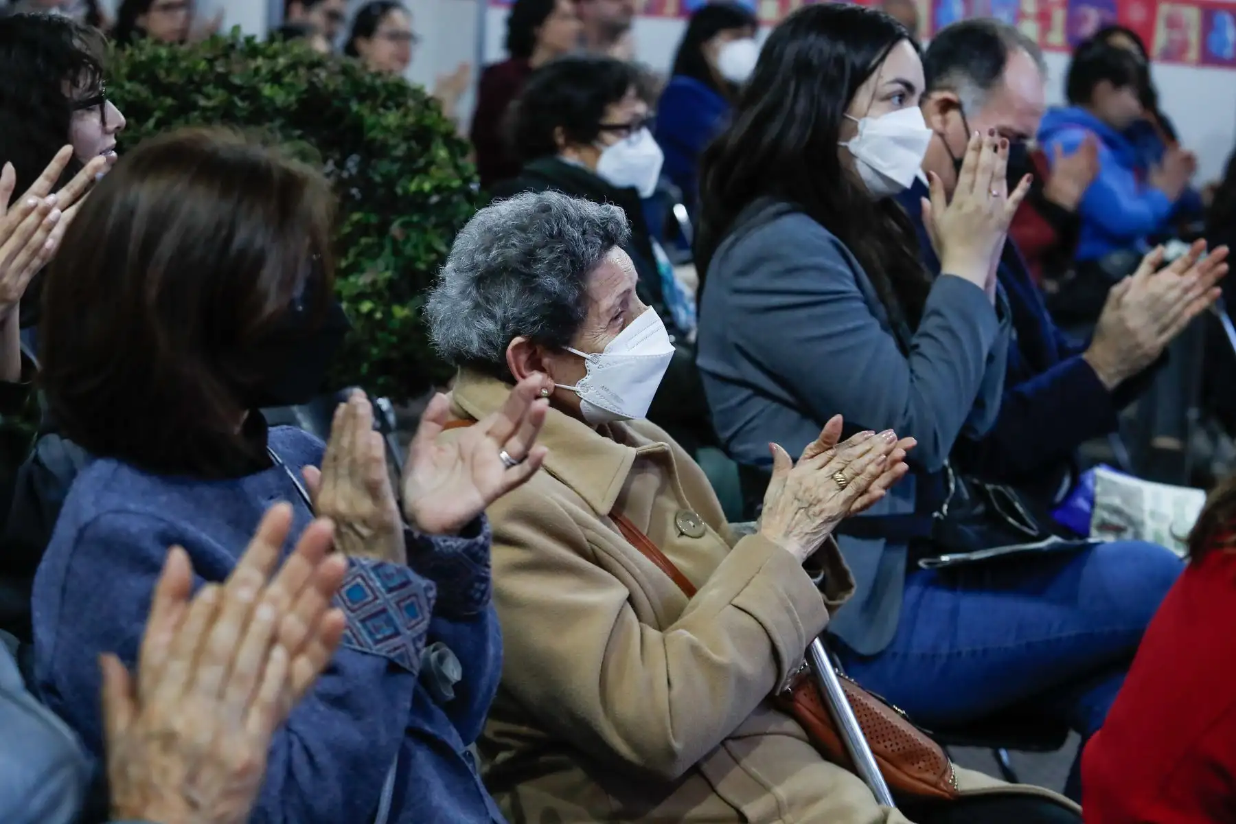 El escritor Jorge Balarezo Rengifo presentó esta noche su poemario titulado 