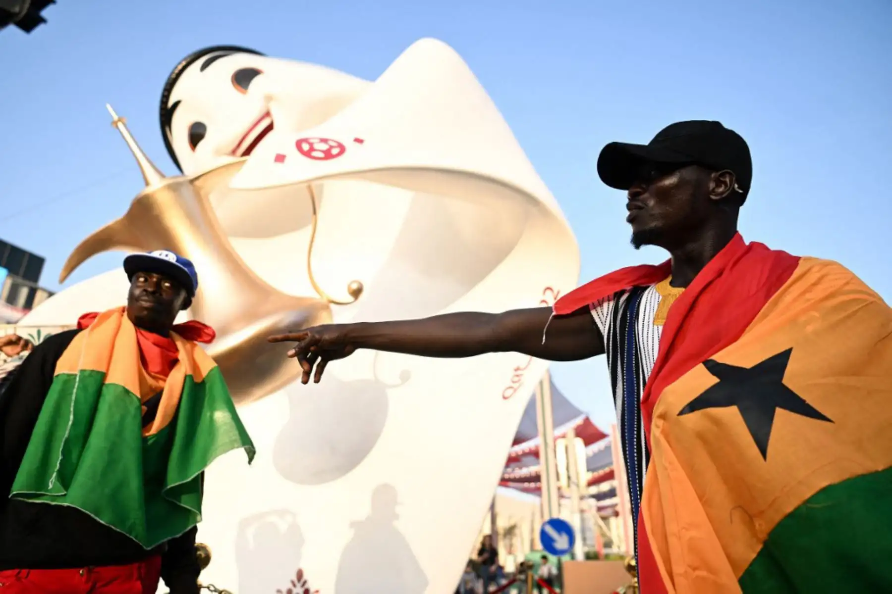 Los fanáticos de Ghana animan en Lusail, antes del torneo de fútbol de la Copa Mundial de la FIFA Qatar 2022. Foto: AFP