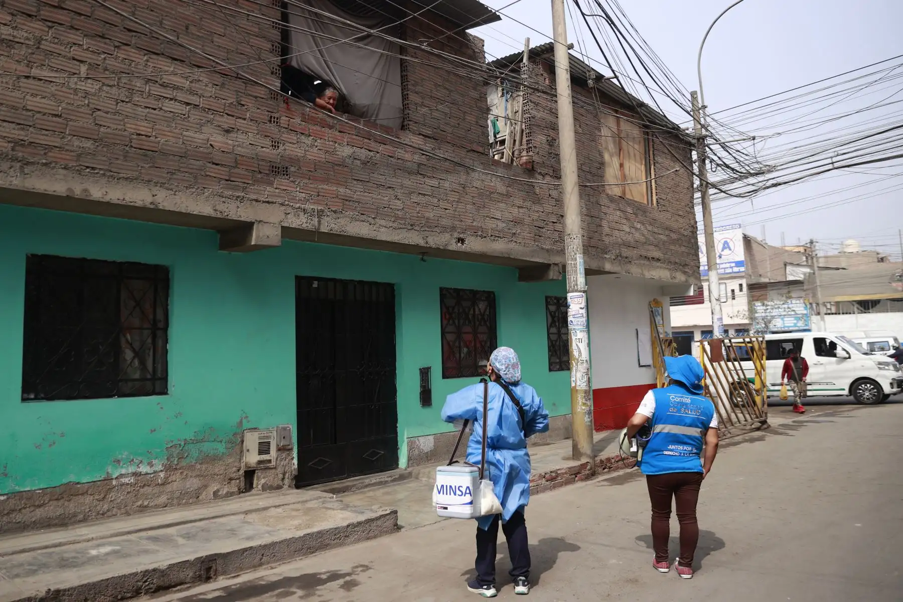 En el marco del Plan de Cierre de Brechas de Vacunación contra la covid-19, el Ministerio de Salud (Minsa), realiza una intervención de vacunación, casa por casa, en el distrito de San Juan de Lurigancho. Foto: ANDINA/Melina Mejía