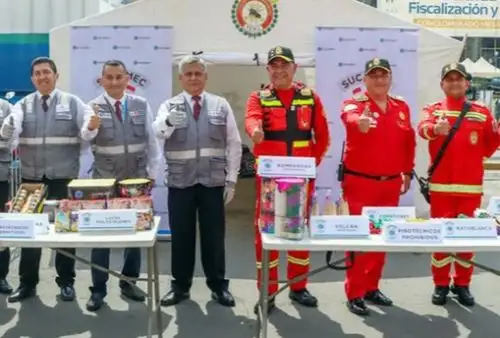 Los Bomberos y Sucamec se unen para garantizar una Navidad segura. Foto: Mininter