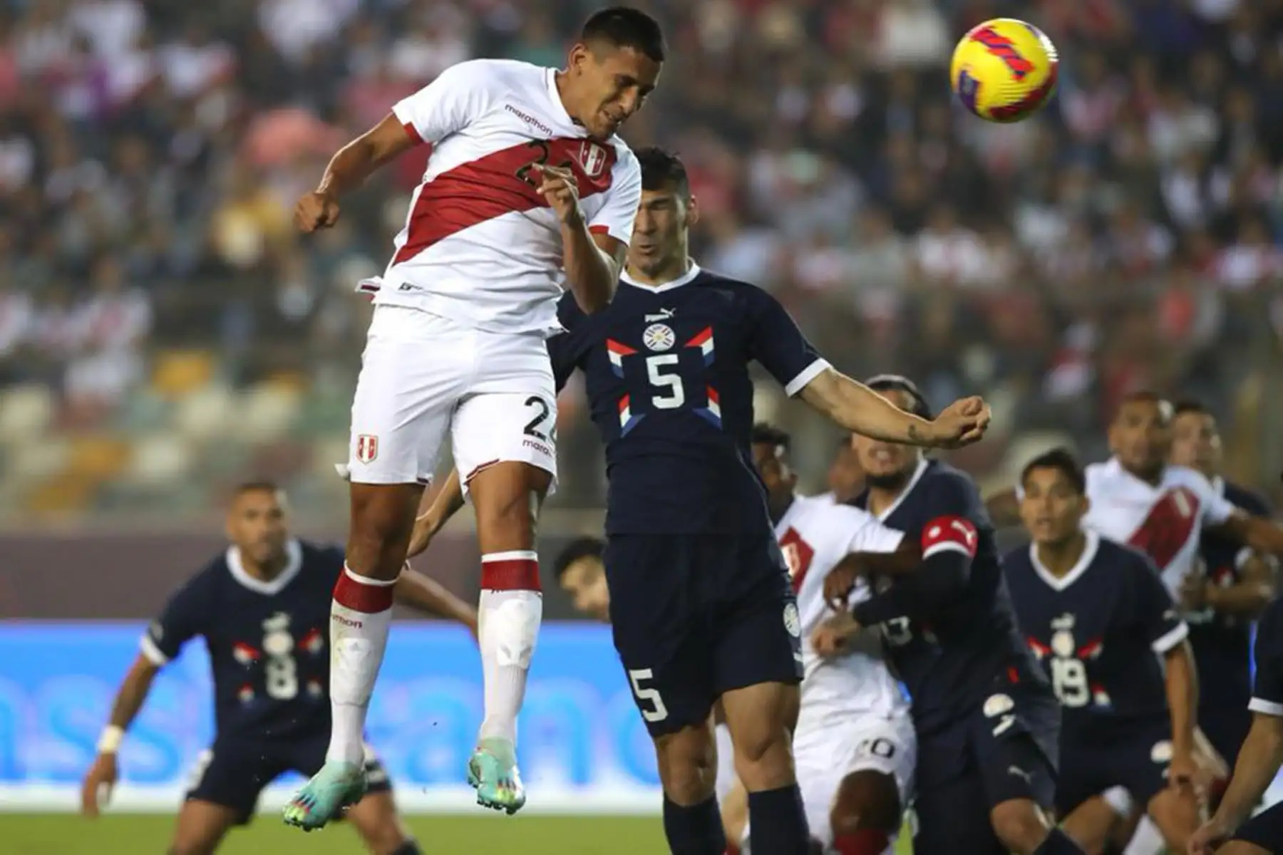 Alex Valera anota el primer tanto de la selección peruana ante Paraguay

Foto: ANDINA/FPF