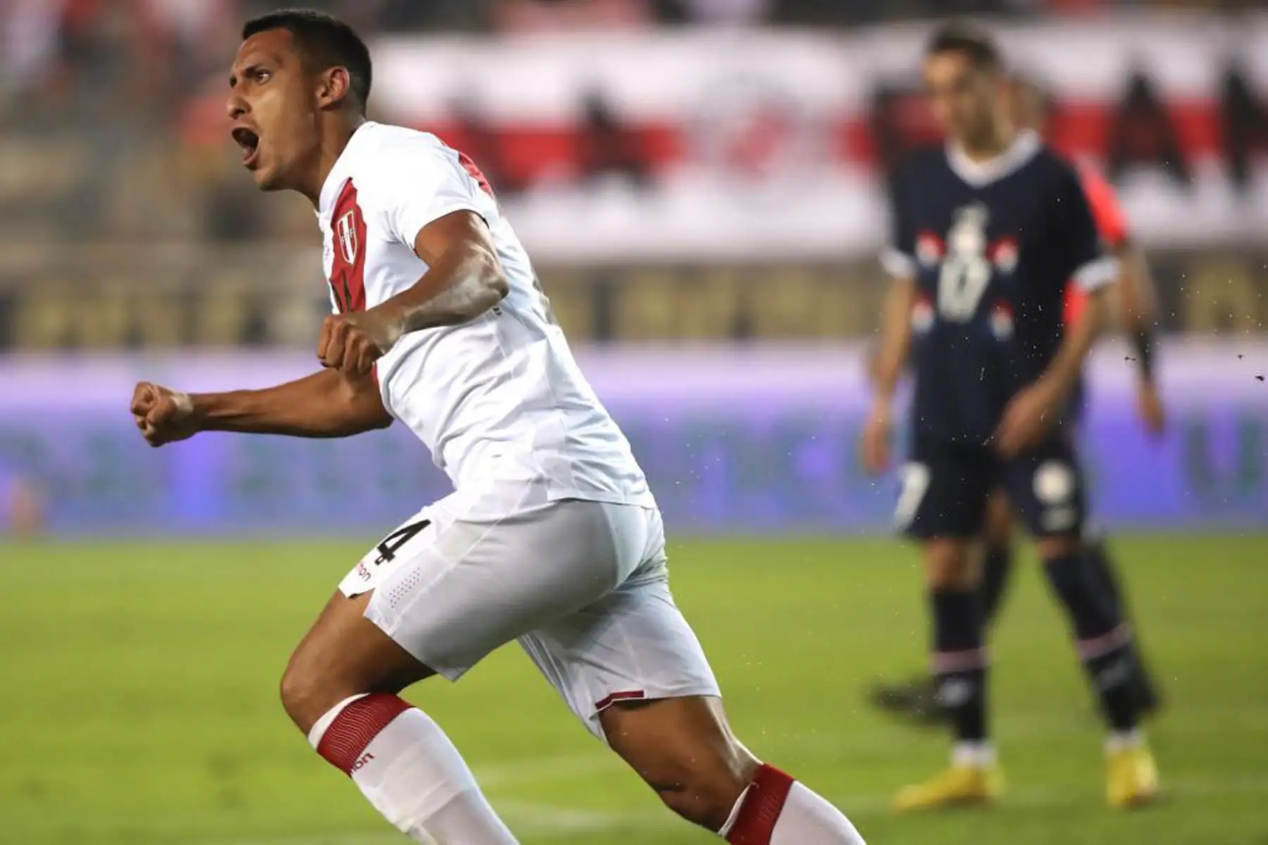 Alex Valera anota el primer tanto de la selección peruana ante Paraguay

Foto: ANDINA/FPF