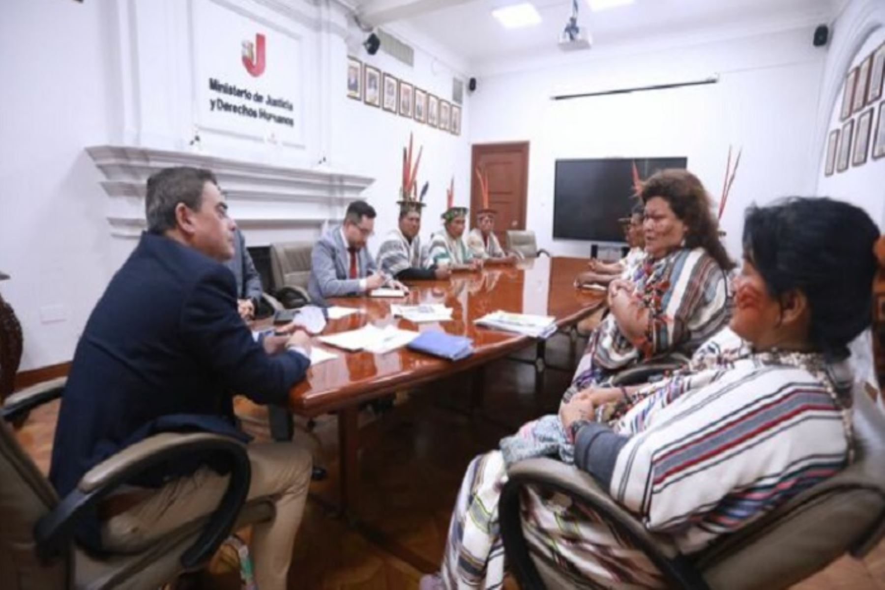 En la reunión se expuso principalmente la situación de los dirigentes de la comunidad Tres Colinas, ubicada en el distrito de Raimondi, provincia ucayalina de Atalaya.