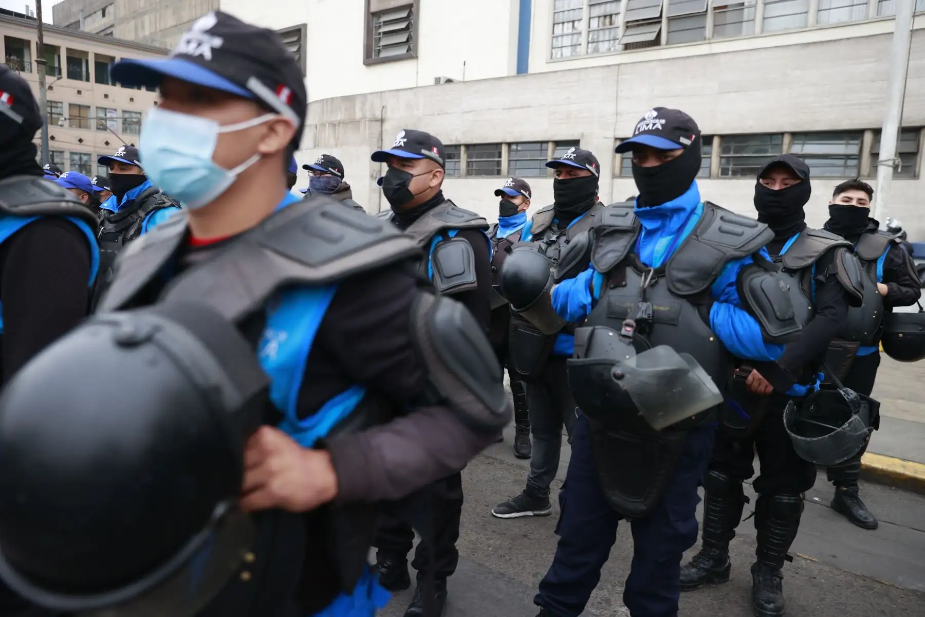 En el marco del plan Navidad Segura 2022, la Municipalidad de Lima presenta al nuevo personal de Fiscalización que reforzará las condiciones de seguridad y orden en los conglomerados comerciales Mesa Redonda, Mercado Central y Triángulo de Grau, en beneficio de clientes y comerciantes. Foto: ANDINA/ Melina Mejía