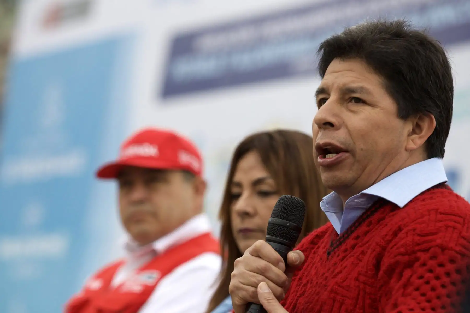 El presidente Pedro Castillo inspecciona la obra de mejoramiento y ampliación de sistemas de agua potable y alcantarillado en Nueva Rinconada, en Villa María del Triunfo. Foto: ANDINA/ Prensa Presidencia