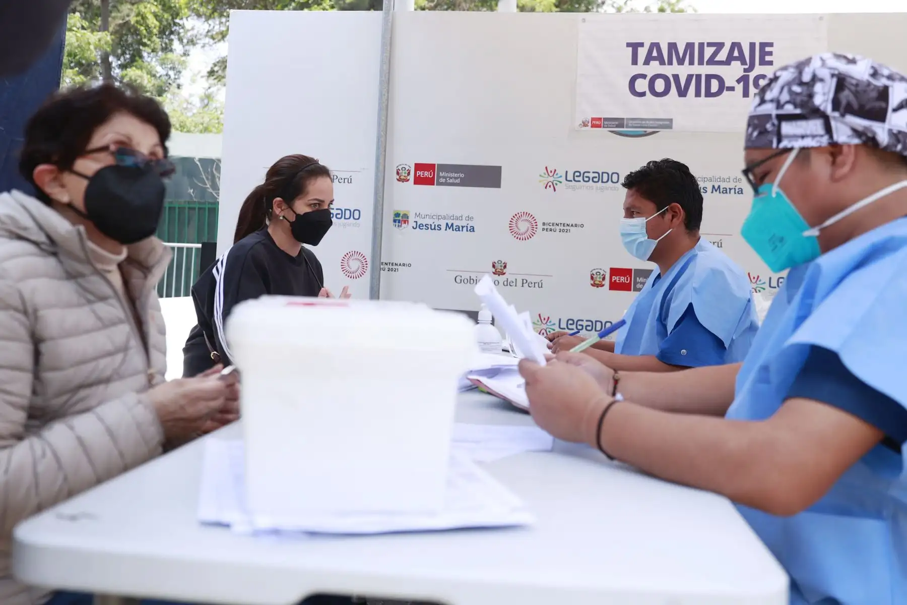 Los centros de despistaje del Minsa recibieron en las últimas horas a centenares de personas en busca de pruebas de descarte.  Foto: ANDINA/Melina Mejía