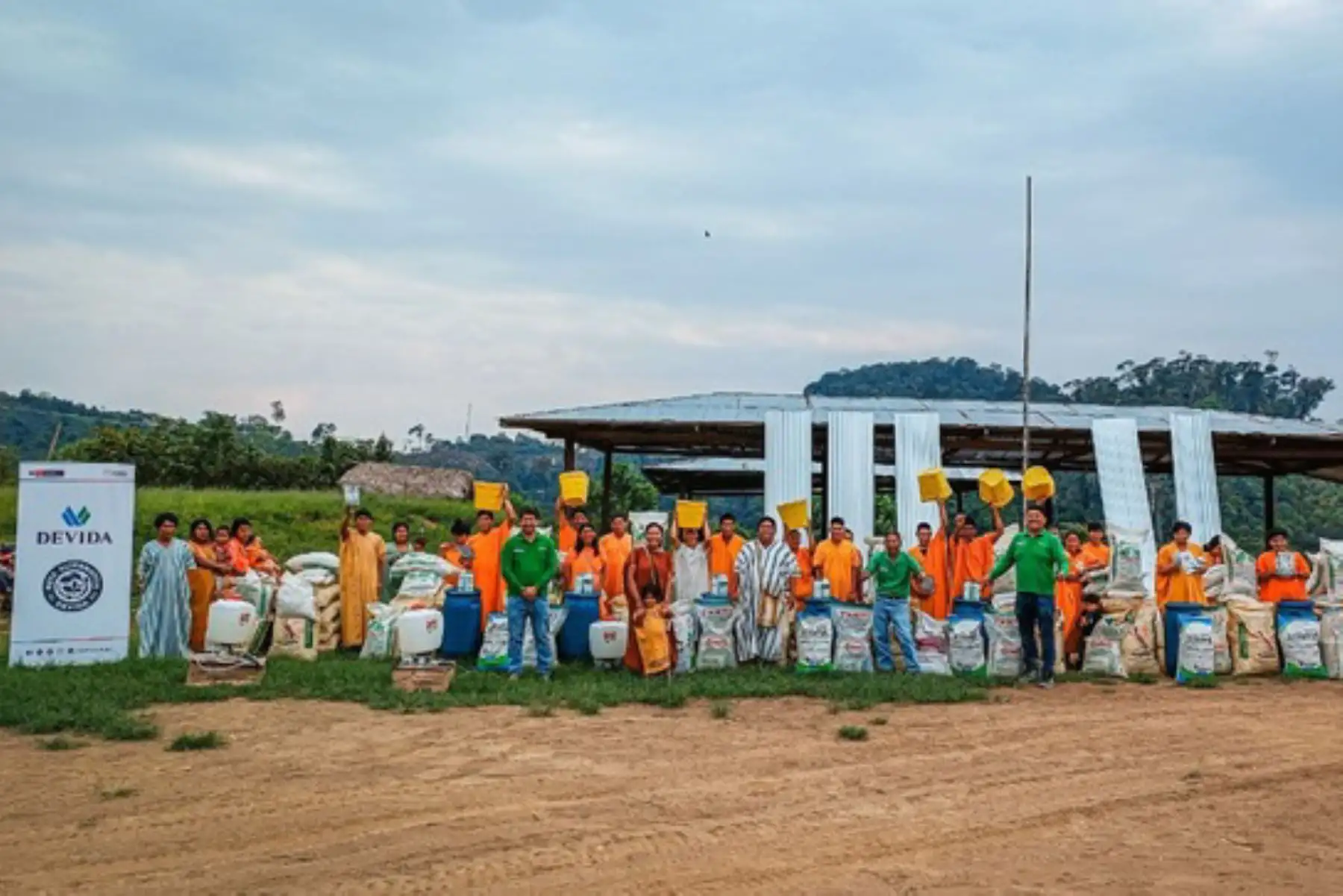 Agricultores tienen cultivos de café en etapas de crecimiento y producción, por lo que estos insumos garantizarán una mayor productividad en la próxima campaña. Foto: Devida