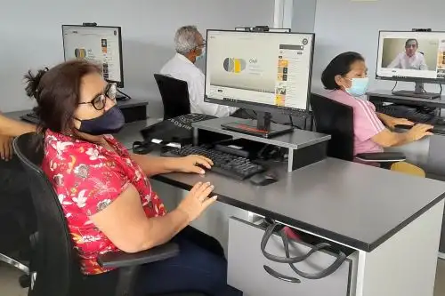 Pensionistas tienen a disposición una nueva sala de cómputo recién inaugurada por la Oficina de Normalización Previsional. Foto: ONP/Difusión.