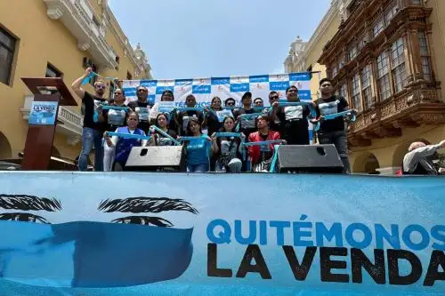 Todos se desplazaron desde la Plaza San Martín, por el Jirón de la Unión, hasta llegar al Pasaje Santa Rosa, al lado de la Plaza Mayor de Lima. Foto: ANDINA/Difusión