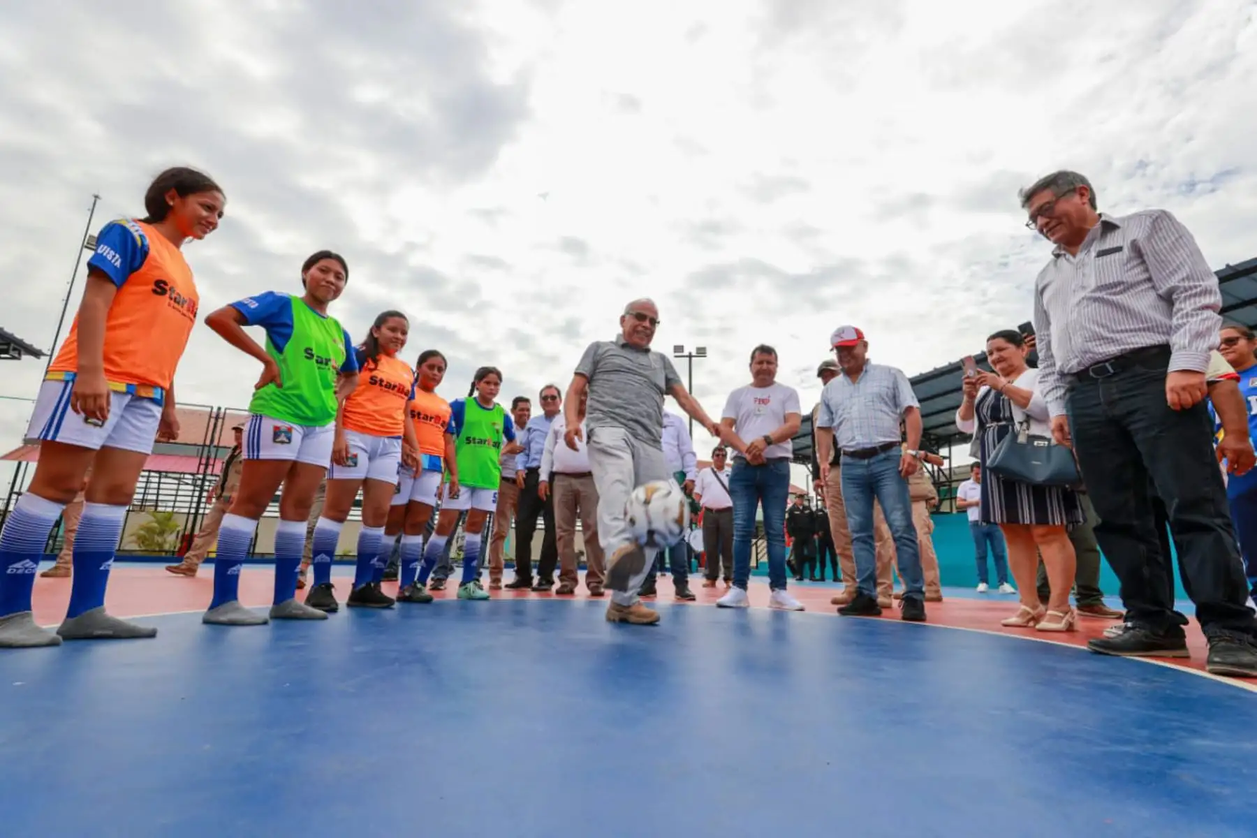 En la región San Martín, el premier Aníbal Torres participa en la apertura del Polideportivo Bellavista, transferido al IPD, que beneficiará a un promedio de 20 mil habitantes. Foto: PCM