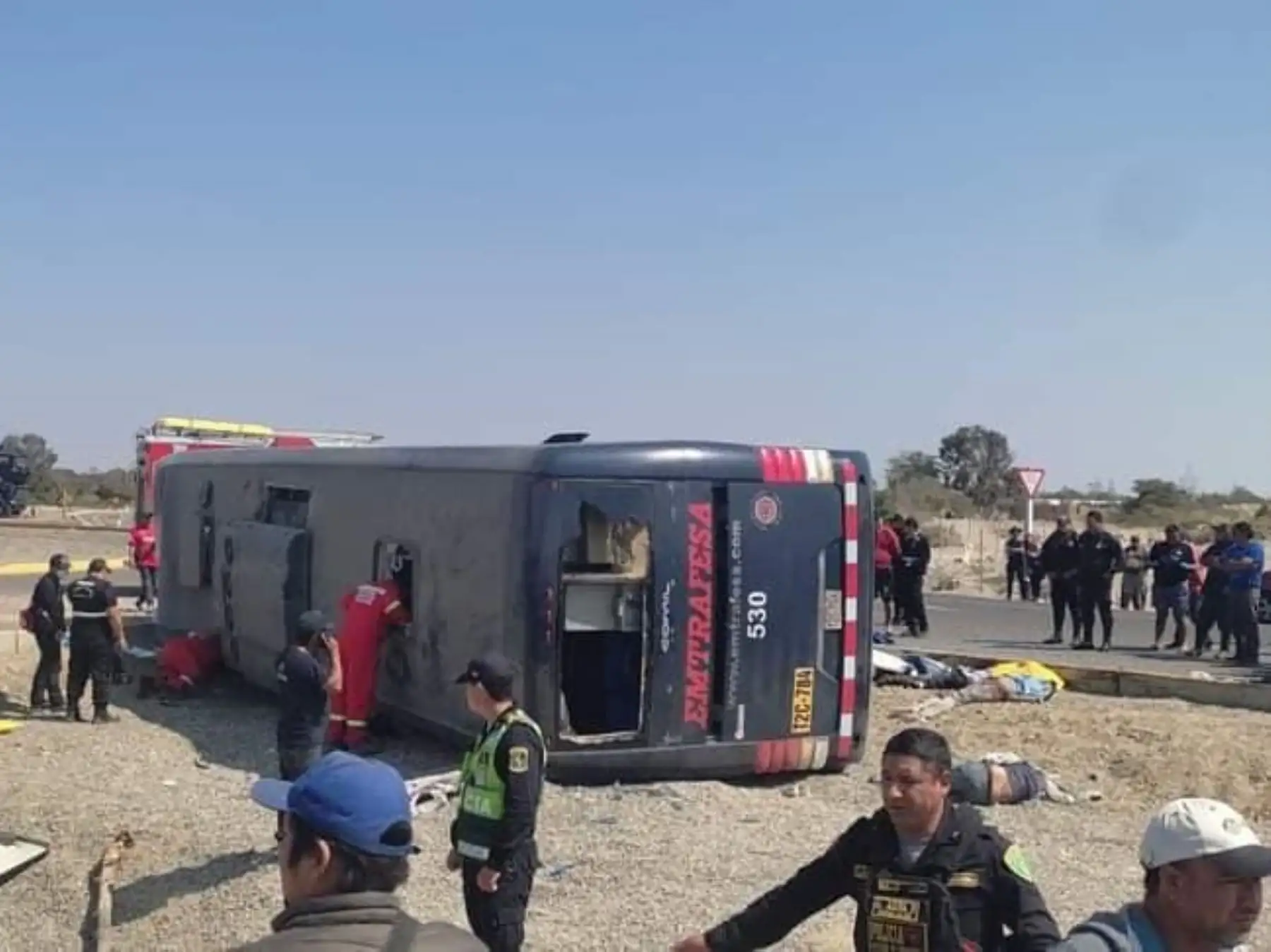 Sutran denuncia a chofer de bus interprovincial que causó muerte de 12 personas y dejó heridas a otras 19. El accidente ocurrió el viernes 18 en el distrito de San Pedro de Lloc, en La Libertad. Foto: Cortesía Robinson Torres/Facebook