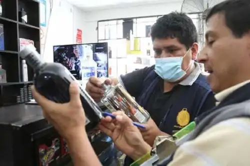 Consumo de bebidas alcohólicas adulteradas con metanol o alcohol metílico ocasionan la muerte. Foto: ANDINA/Difusión