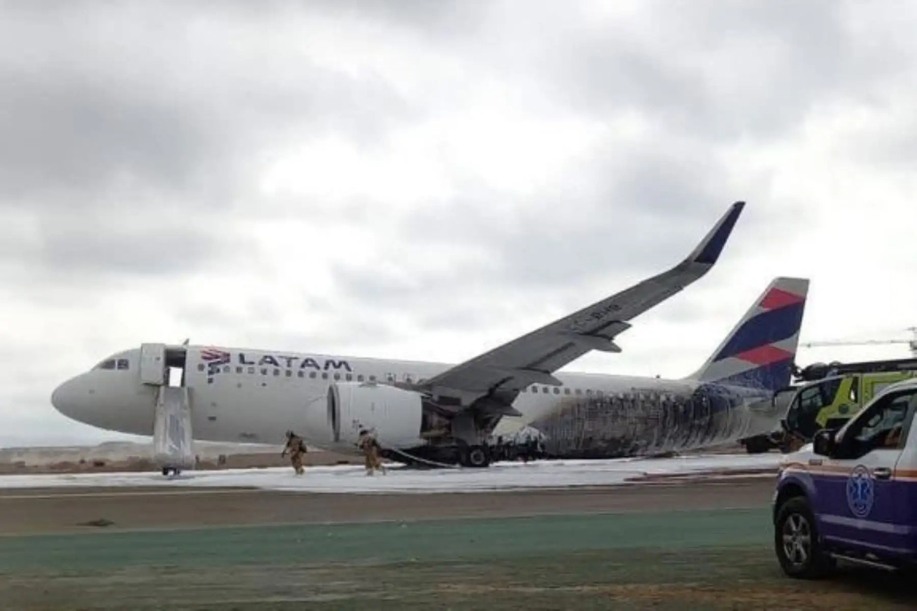 Avión de Latam sufrió un accidente en la pista de aterrizaje del Jorge Chávez. Captura TV