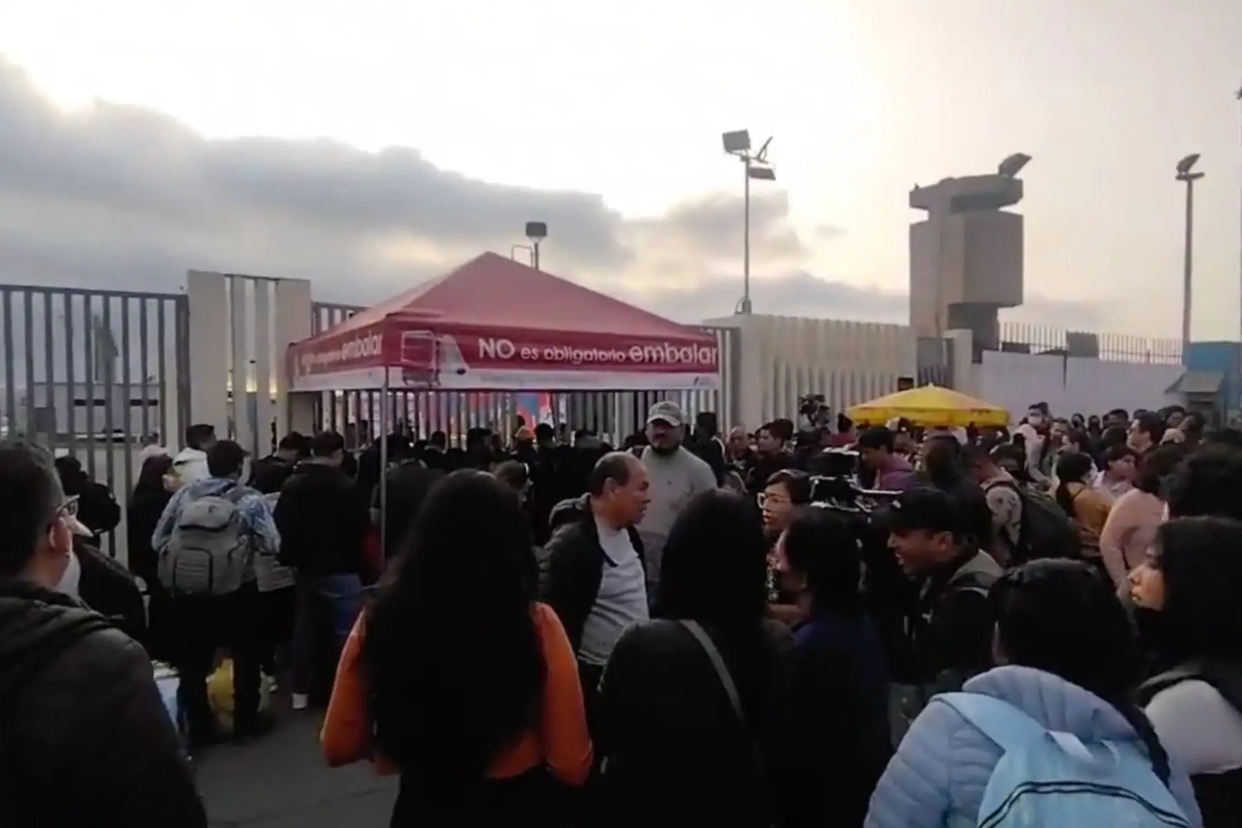 Exteriores del aeropuerto internacional Jorge Chávez. Captura TV