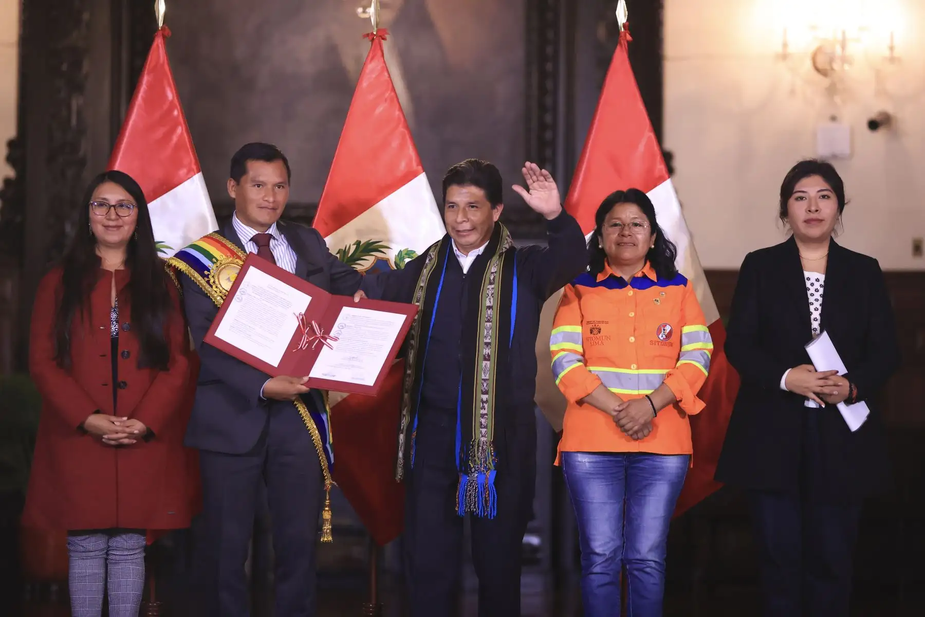 Jefe de Estado, Pedro Castillo participa en la ceremonia de promulgación de la Autógrafa de Ley que declara a Manko Inka como precursor y héroe nacional de la lucha de los pueblos indígenas de América. Foto: ANDINA/Prensa Presidencia