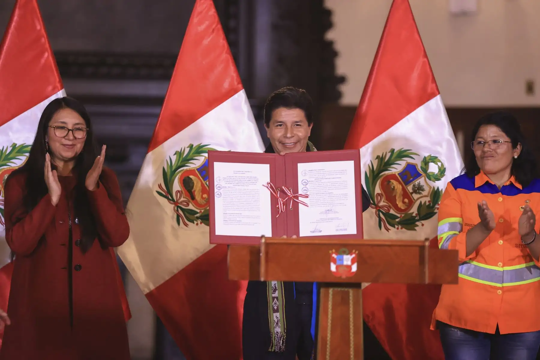 Jefe de Estado, Pedro Castillo participa en la ceremonia de promulgación de la Autógrafa de Ley que declara a Manko Inka como precursor y héroe nacional de la lucha de los pueblos indígenas de América. Foto: ANDINA/Prensa Presidencia