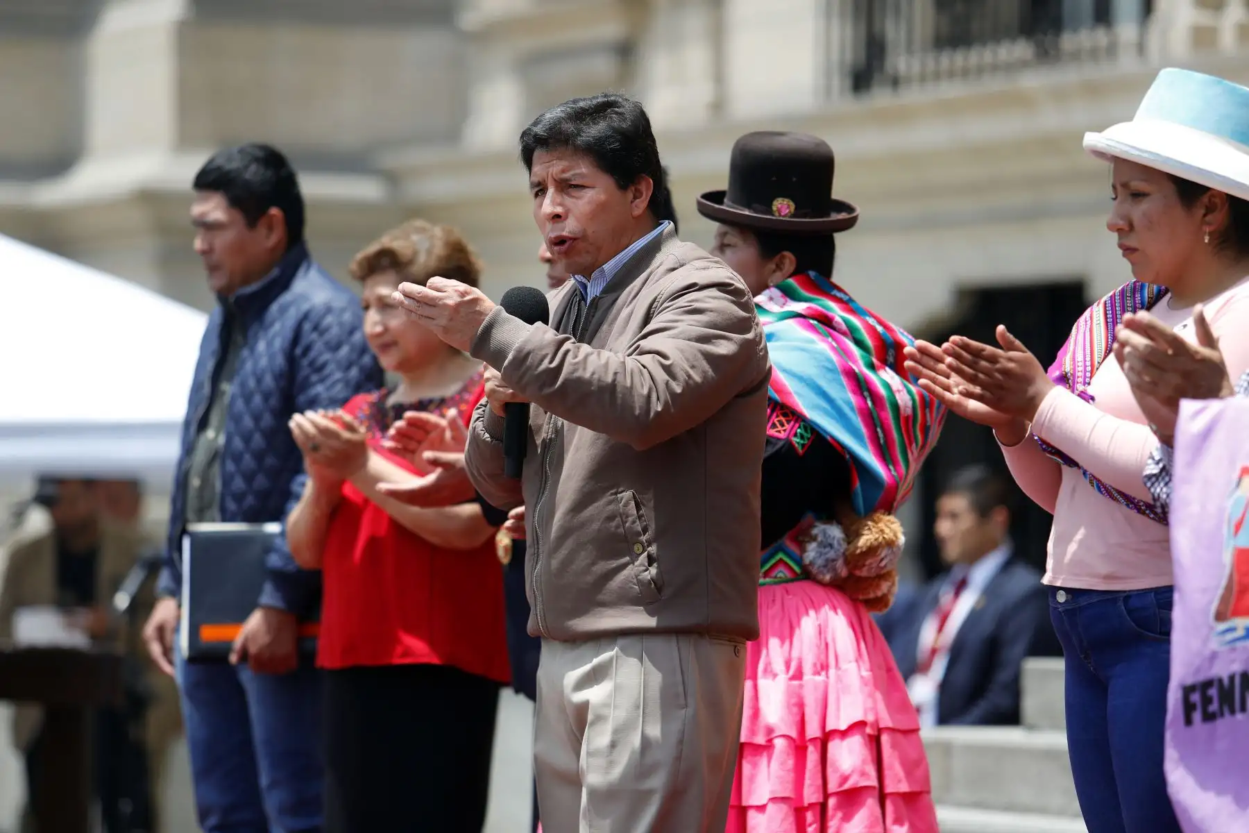 El presidente de la República, Pedro Castillo, participó en la entrega de cheques a las organizaciones de mujeres agrarias, en el marco de la Estrategia de Emprendimiento de la Mujer Rural e Indígena. Foto: ANDINA/Prensa Presidencia