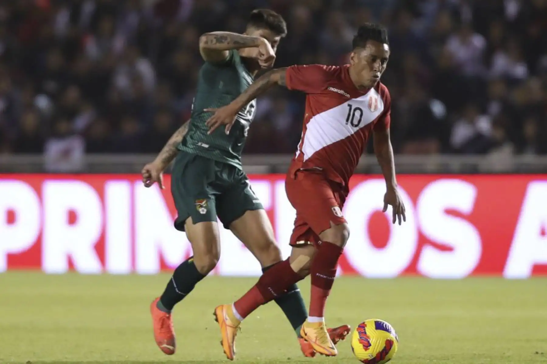 La selección de Perú venció por 1-0 a Bolivia en el partido que disputaron en el Estadio Monumental de la Universidad Nacional San Agustín (UNSA), de la ciudad de Arequipa.


Foto:FPF