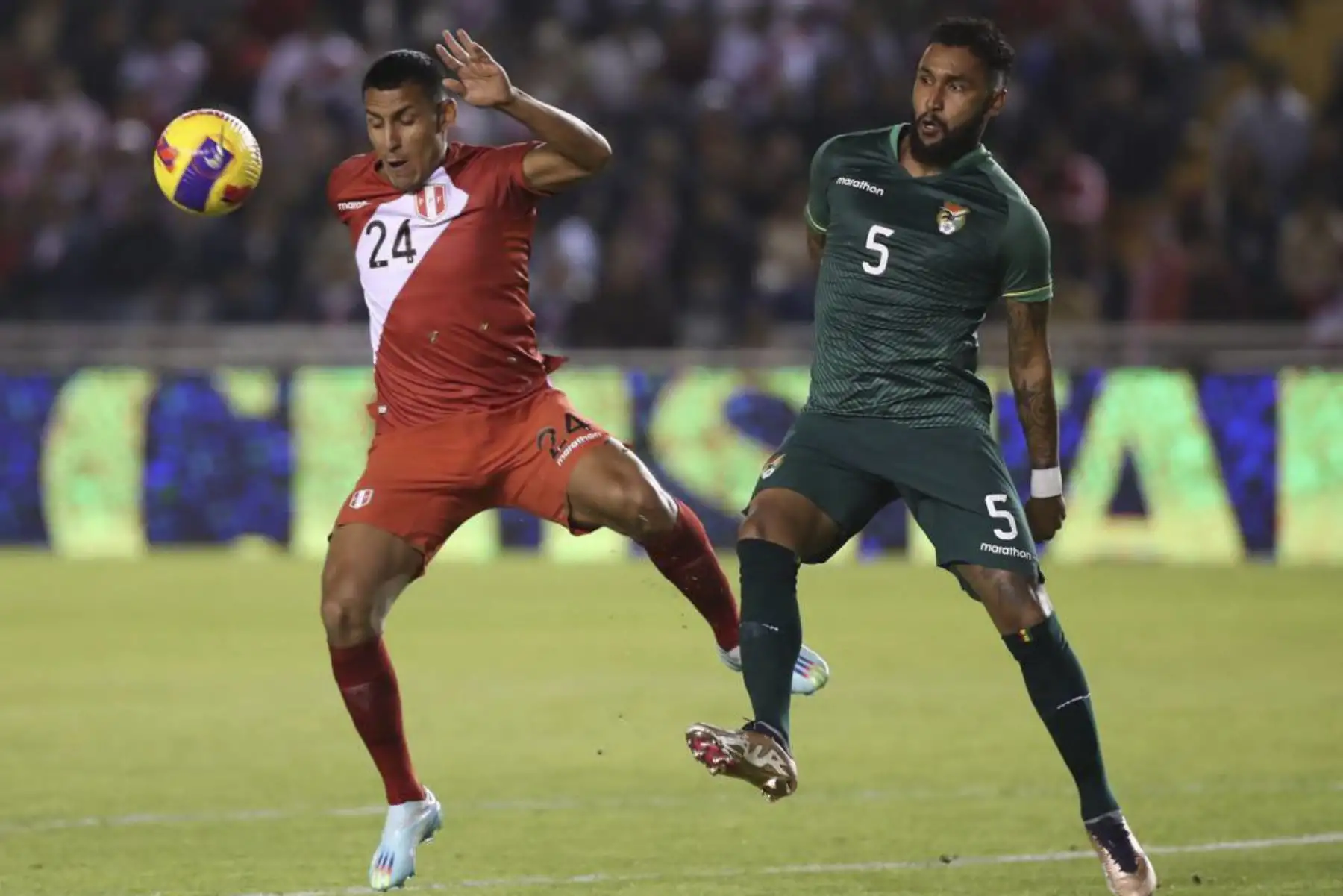 La selección de Perú venció por 1-0 a Bolivia en el partido que disputaron en el Estadio Monumental de la Universidad Nacional San Agustín (UNSA), de la ciudad de Arequipa.


Foto:FPF