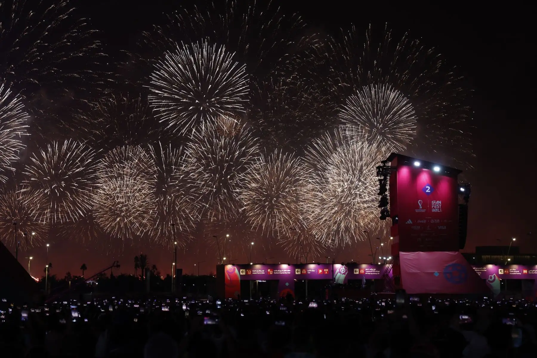 Fuegos artificiales durante la inauguración del 