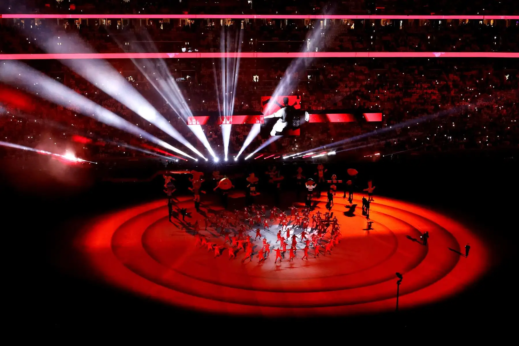 Artistas participan en la inauguración del Mundial de Fútbol Qatar 2022, en el estadio Al Bait en Al Khor (Catar)

Foto:EFE