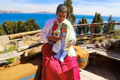 La atención fue integral, ya que al recién nacido le dosificaron su primera vacuna a bordo, personal del Reniec inició el trámite para el DNI, mientras que su madre accedió al servicio de triaje, farmacia, obstetricia, enfermería, laboratorio, entre otros.