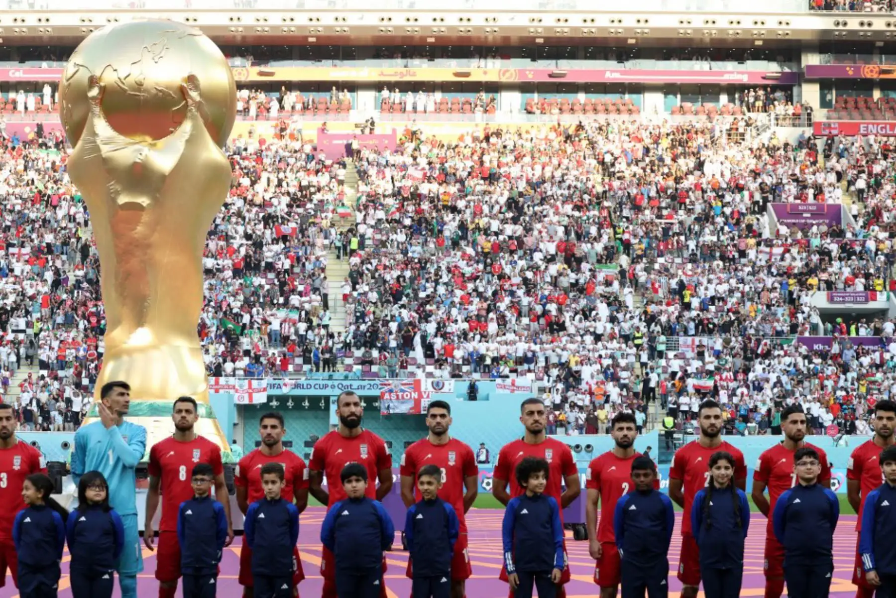 Futbolistas de Irán no cantaron su himno ante Inglaterra. Foto: AFP