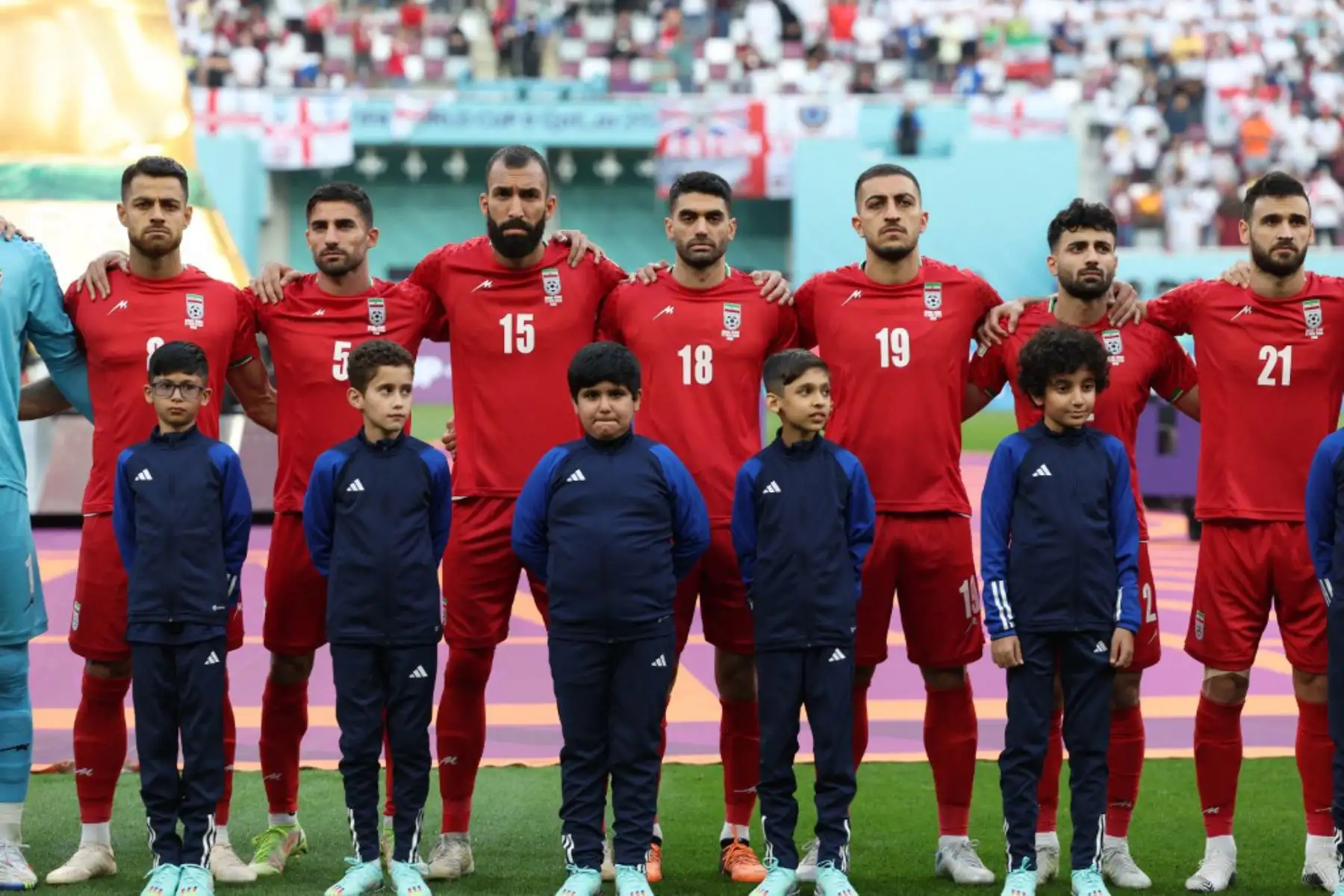 Futbolistas de Irán no cantaron su himno ante Inglaterra. Foto: AFP