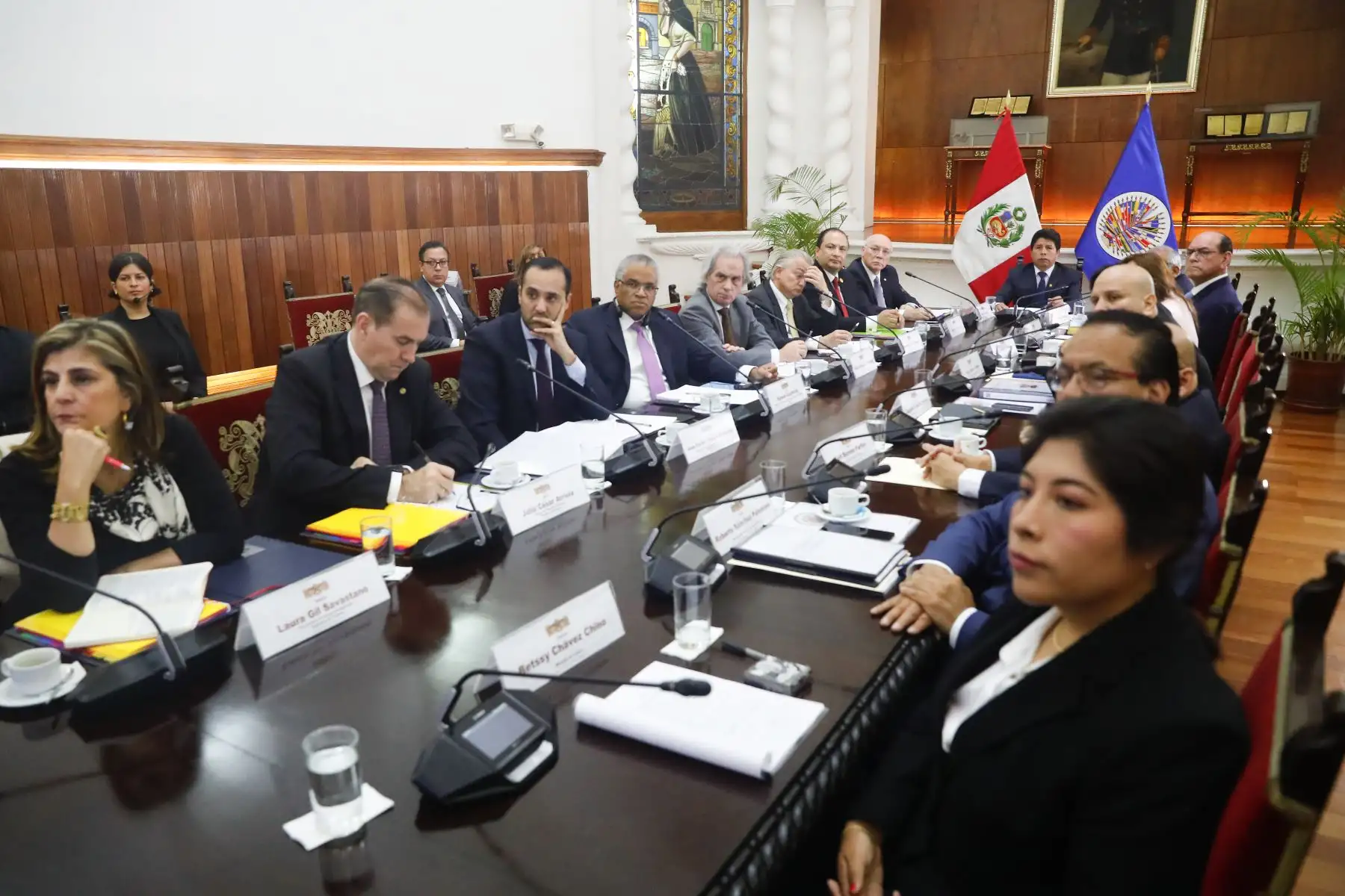El presidente de la República, Pedro Castillo Terrones, recibe en audiencia a la misión de la Organización de los Estados Americanos (OEA), que ya se encuentra en el país. Foto: ANDINA/ Prensa Presidencia