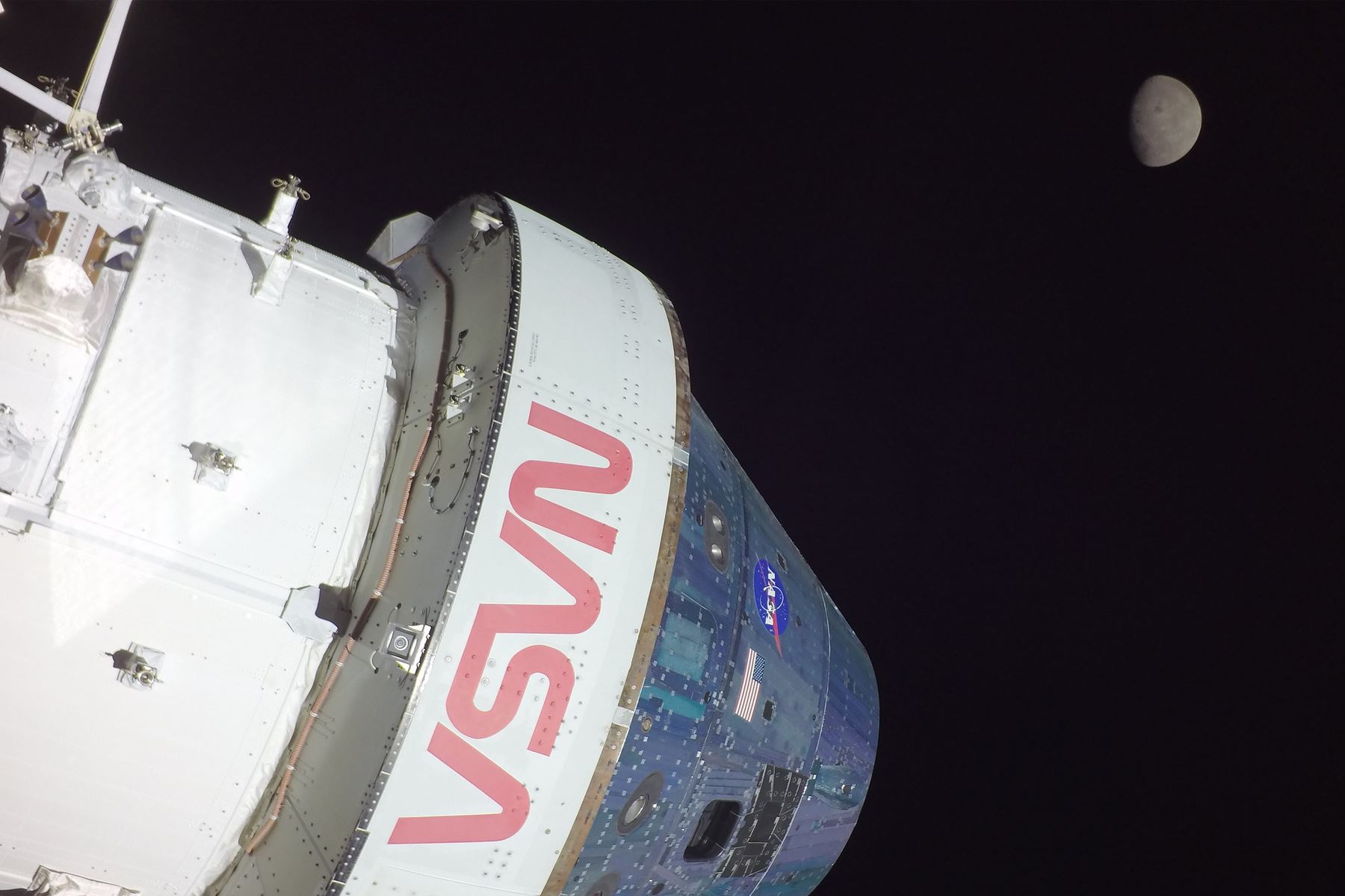 Vista  de la nave espacial Orión de la misión Artemis I acercándose a la Luna. Foto: NASA