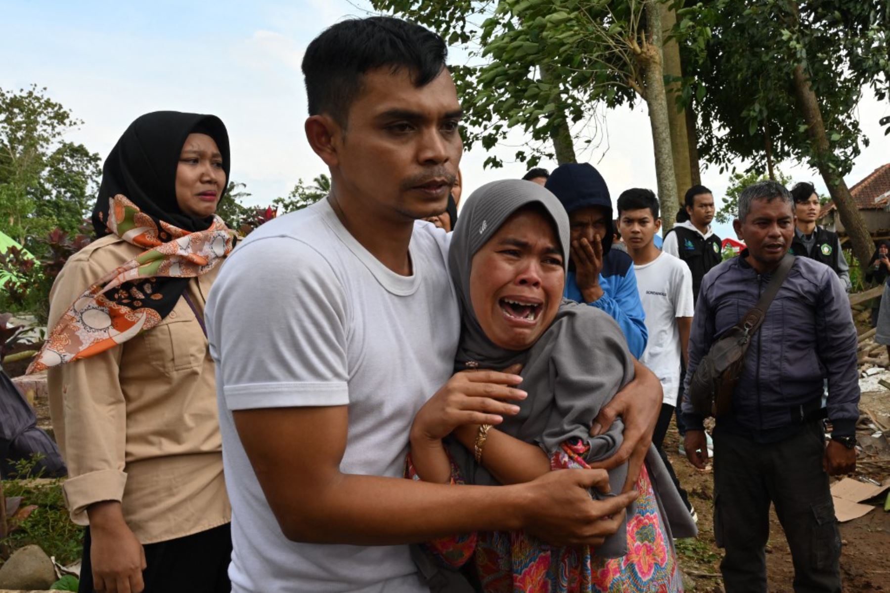 La mayoría de las víctimas del seísmo, ocurrido a 75 kilómetros de Yakarta, murieron aplastadas por el colapso de los edificios, detallaron las autoridades. Foto: AFP