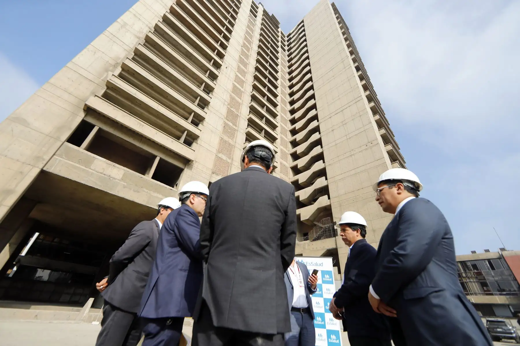 Presidente Pedro Castillo inspeccionó la Torre Trecca de EsSalud. Foto: ANDINA/Prensa Presidencia