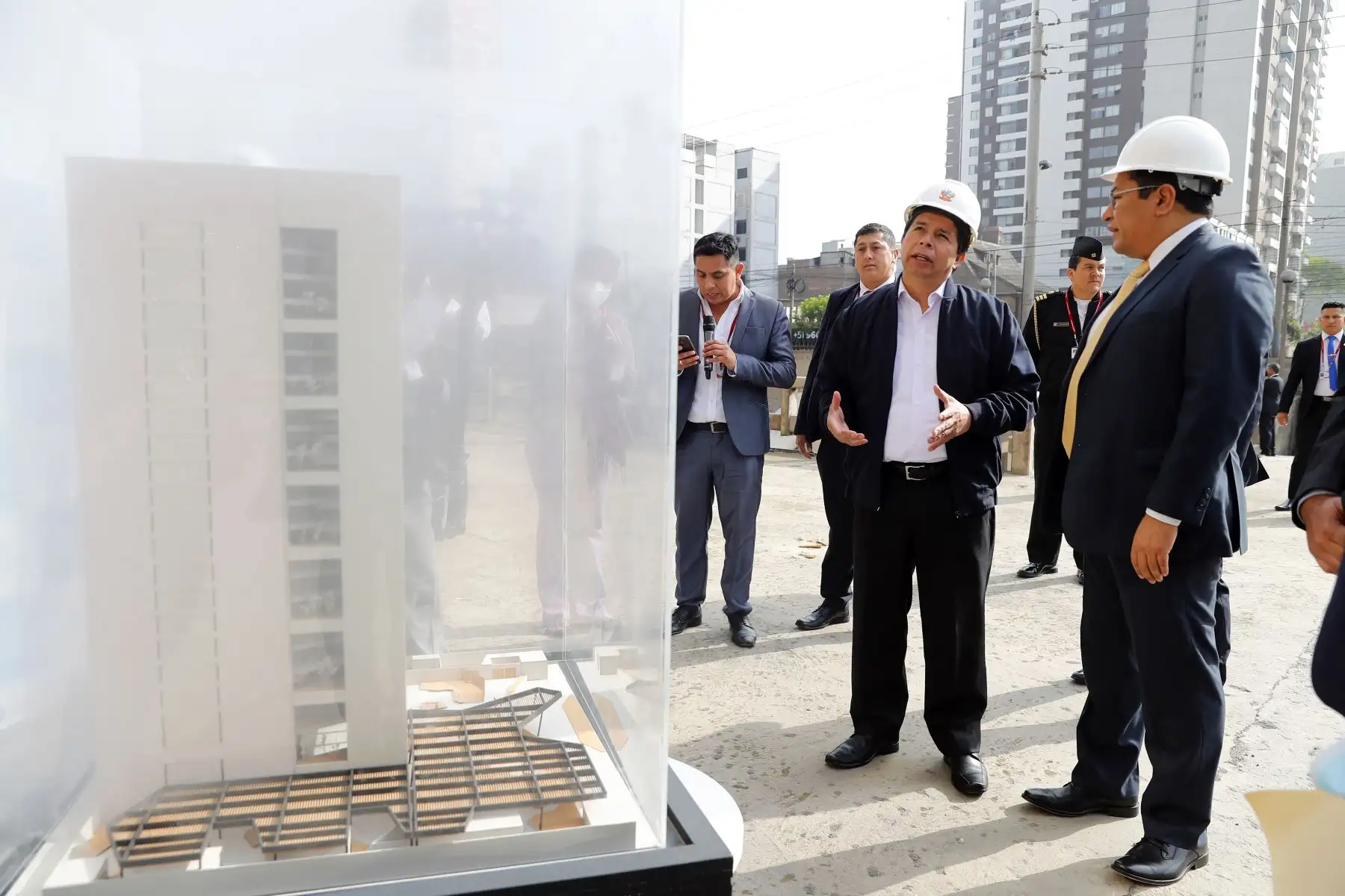 Presidente Pedro Castillo inspeccionó la Torre Trecca de EsSalud. Foto: ANDINA/Prensa Presidencia