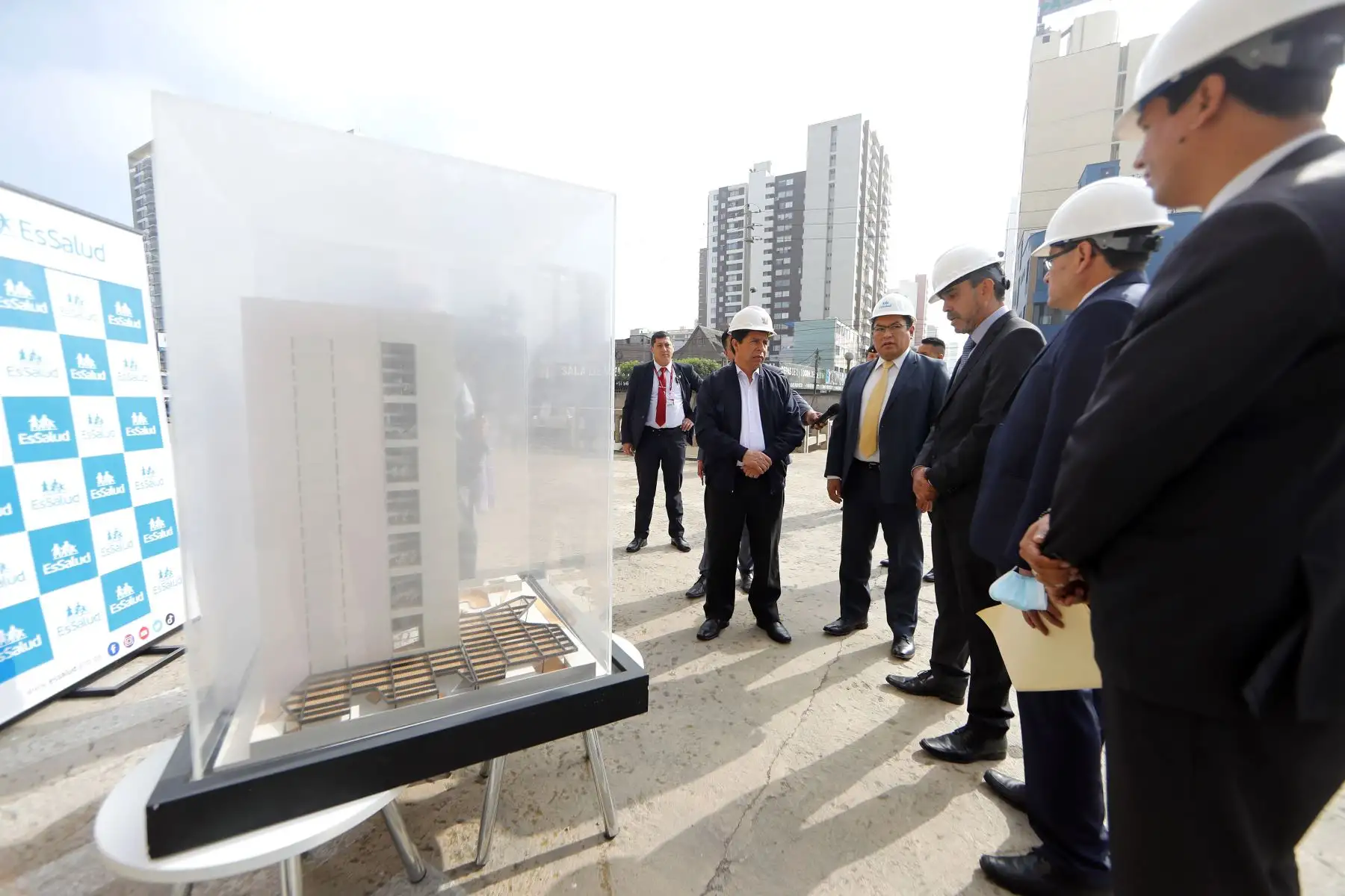 Presidente Pedro Castillo inspeccionó la Torre Trecca de EsSalud. Foto: ANDINA/Prensa Presidencia