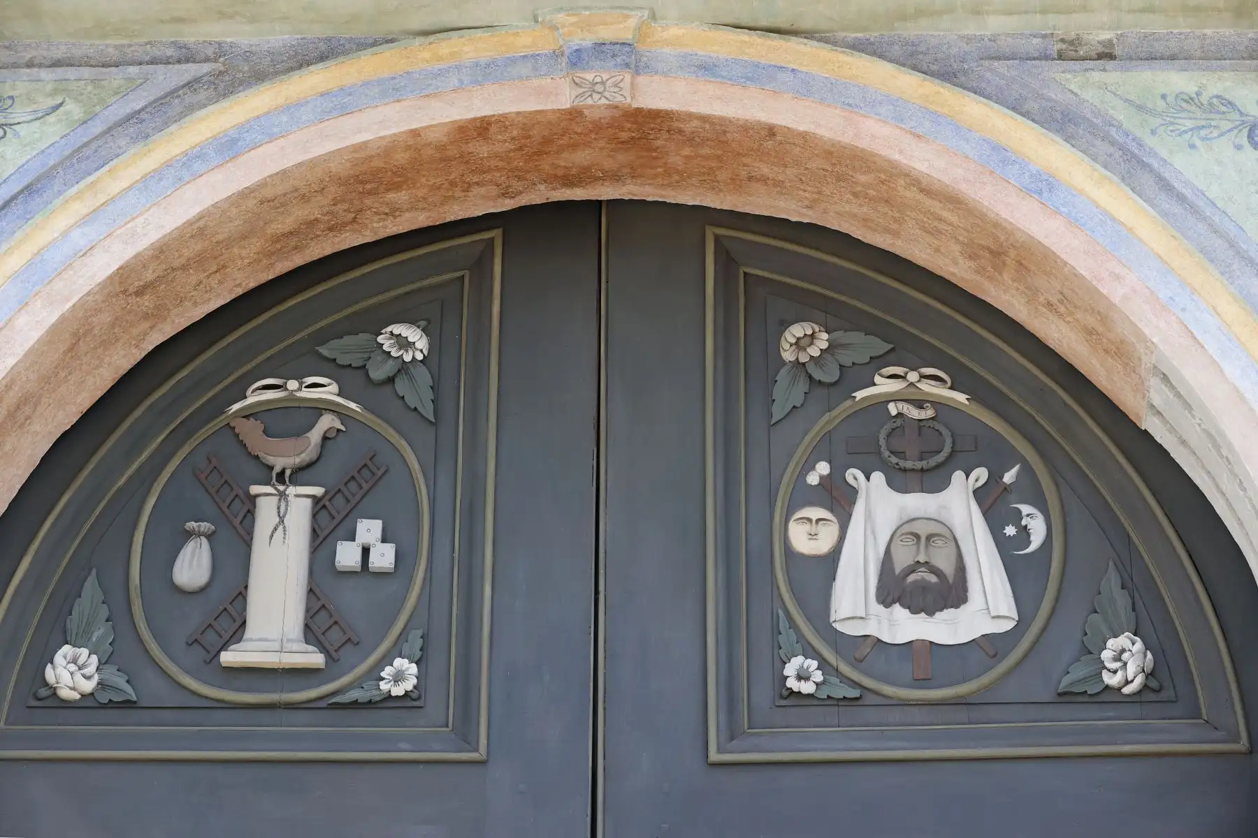 Presentación de la restaurada fachada principal de la iglesia de la soledad, en el marco de la visita de la misión de la unesco para dar seguimiento al plan maestro del centro histórico. ANDINA/Vidal Tarqui