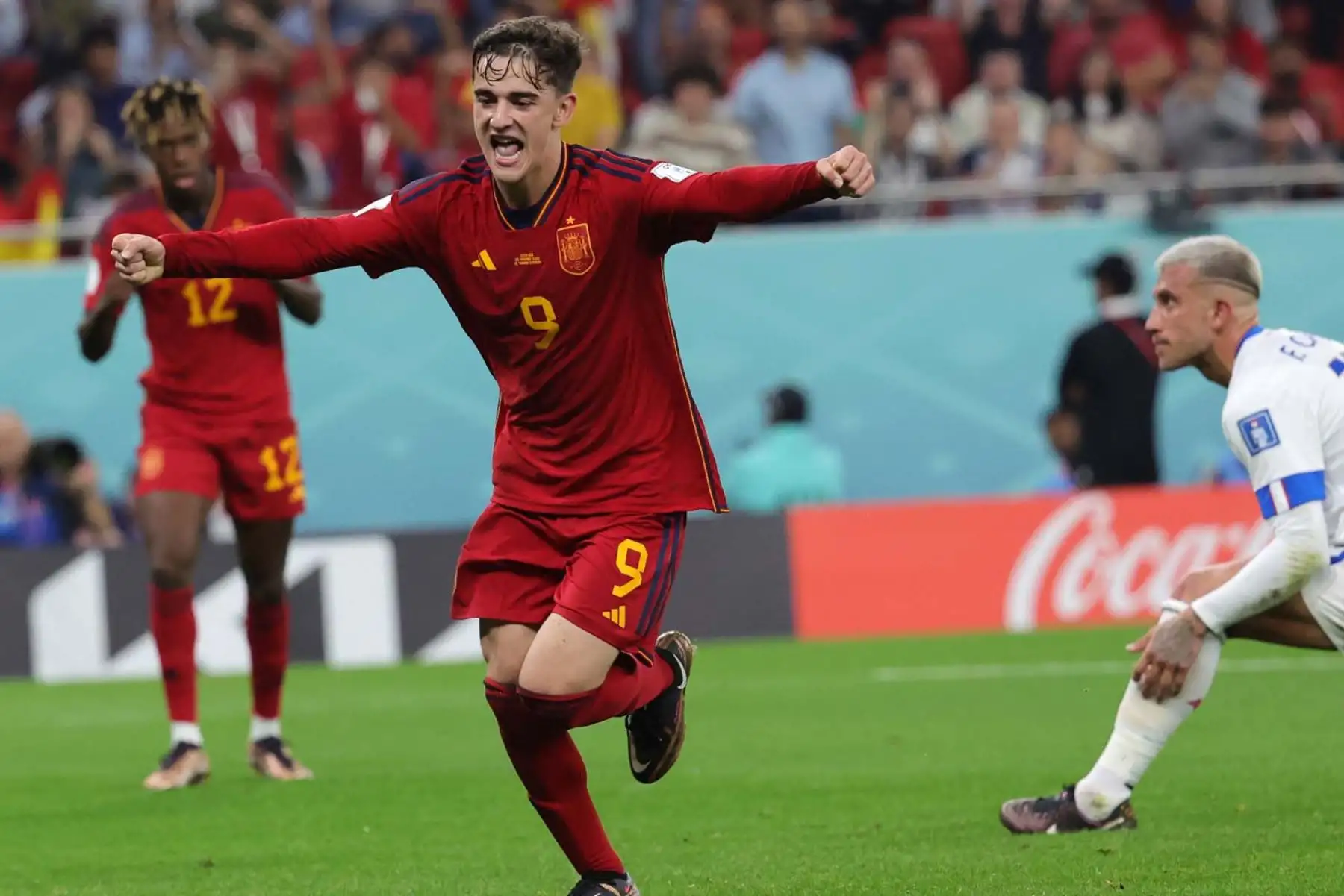 Gavi de España celebra anotar la ventaja de 5-0 durante el partido de fútbol del grupo E de la Copa Mundial de la FIFA 2022 entre España y Costa Rica en el estadio Al Thumama en Doha, Catar. Foto: EFE