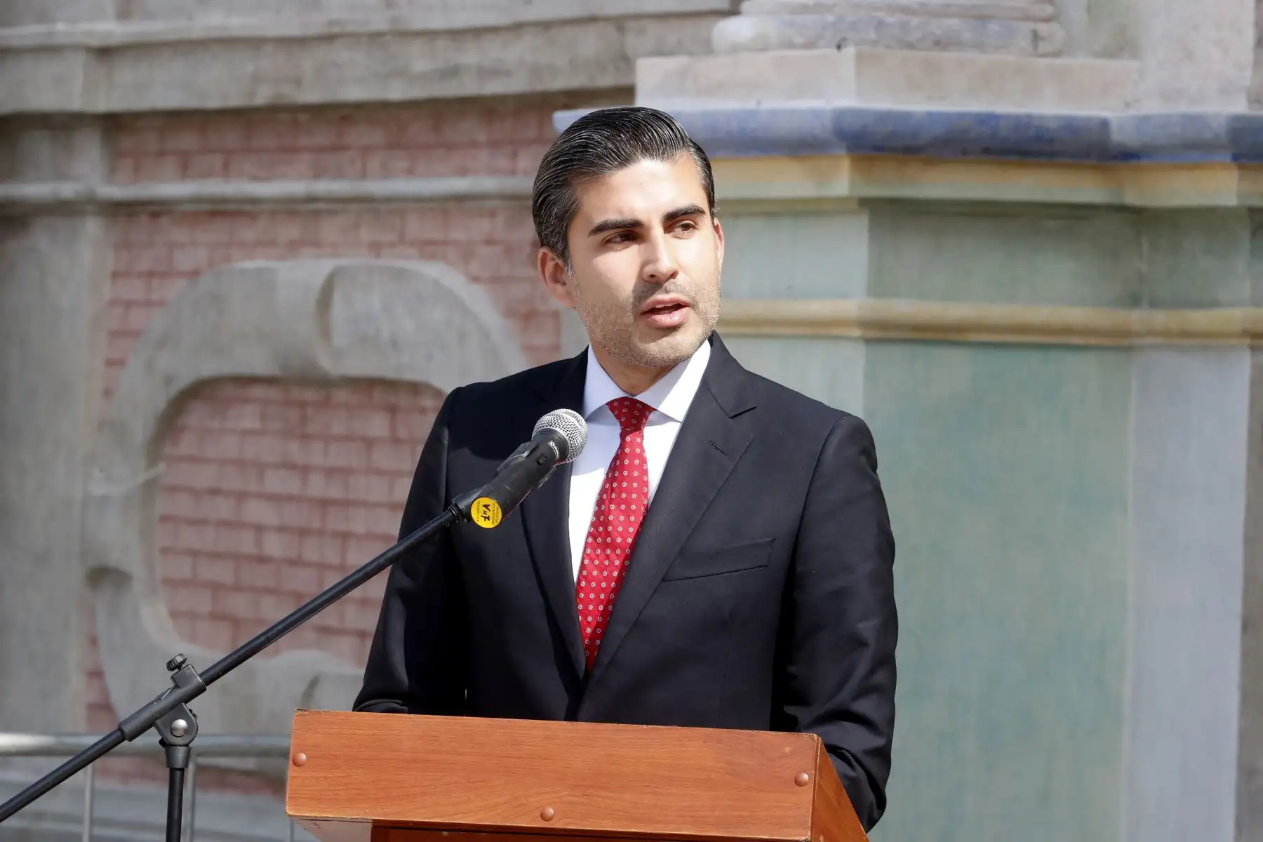 Luis Martín Bogdanovich, arquitecto de la Presentación de la restaurada fachada principal de la iglesia de la soledad, en el marco de la visita de la misión de la unesco para dar seguimiento al plan maestro del centro histórico. ANDINA/Vidal Tarqui