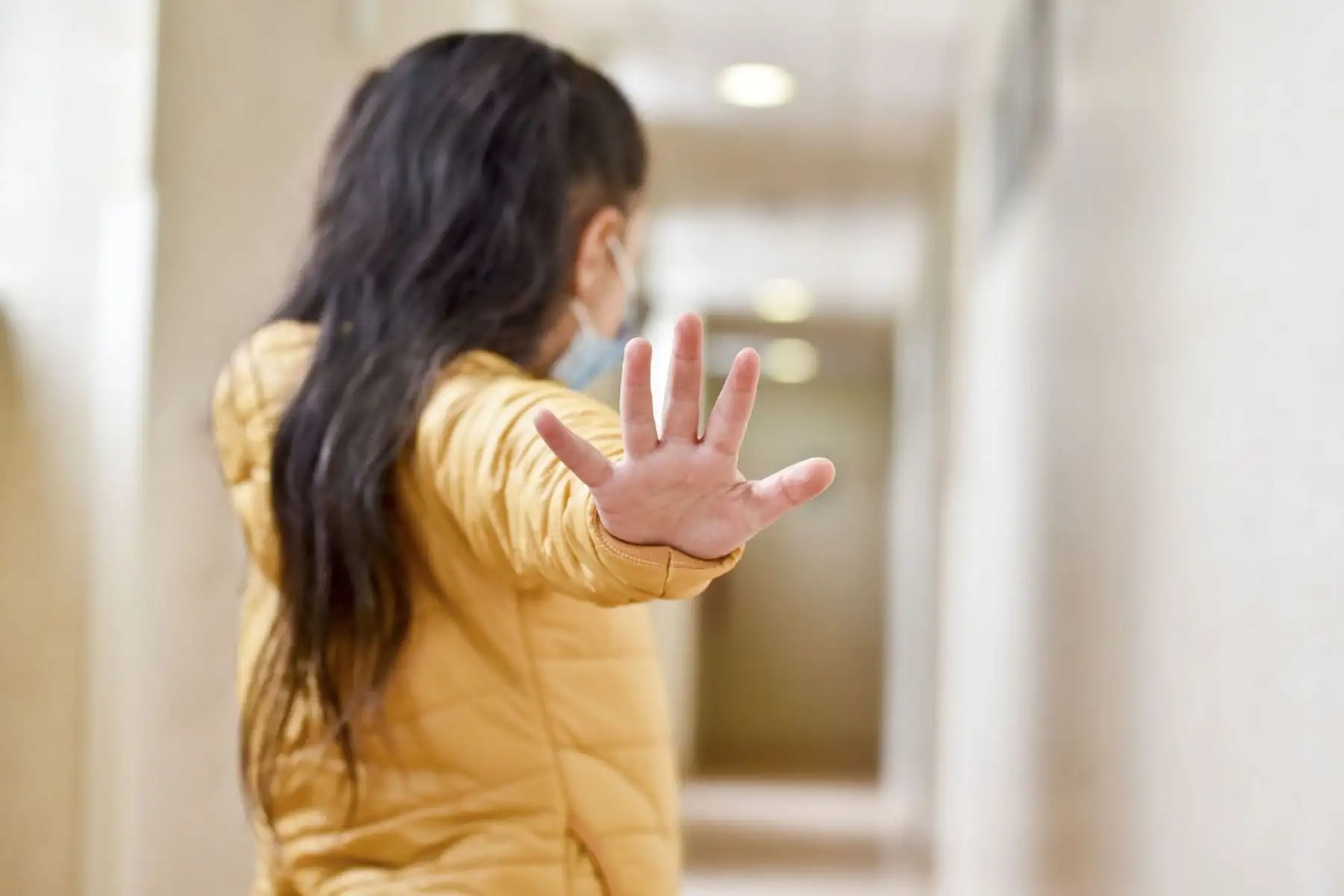 El Ministerio de la Mujer informó que en la Encuesta Nacional sobre Relaciones Sociales (Enares) - 2019, el 46 % de los adultos en Perú aún cree que los padres tienen derecho a maltratar a sus hijos. ANDINA/ MIMP.