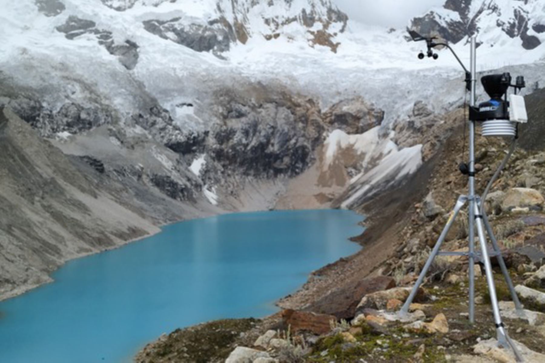 Perú reúne el 70 % de glaciares tropicales del mundo con 18 cordilleras glaciares, los cuales abarcan más de 1,000 kilómetros de superficie glaciar.