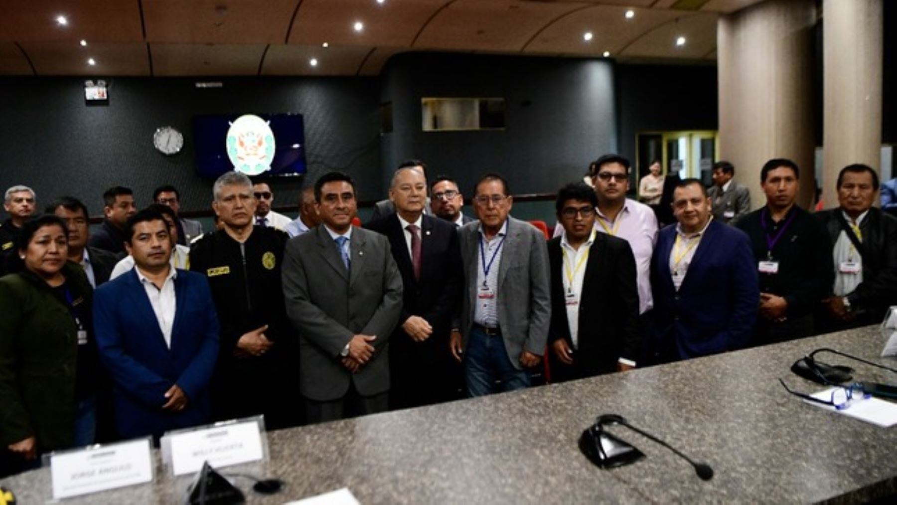 Durante una reunión, el ministro Willy Huerta señaló que analizarán la solicitud de nuevos consejeros regionales y alcaldes para reactivar la Región Policial Lima Provincias. Foto: Mininter.