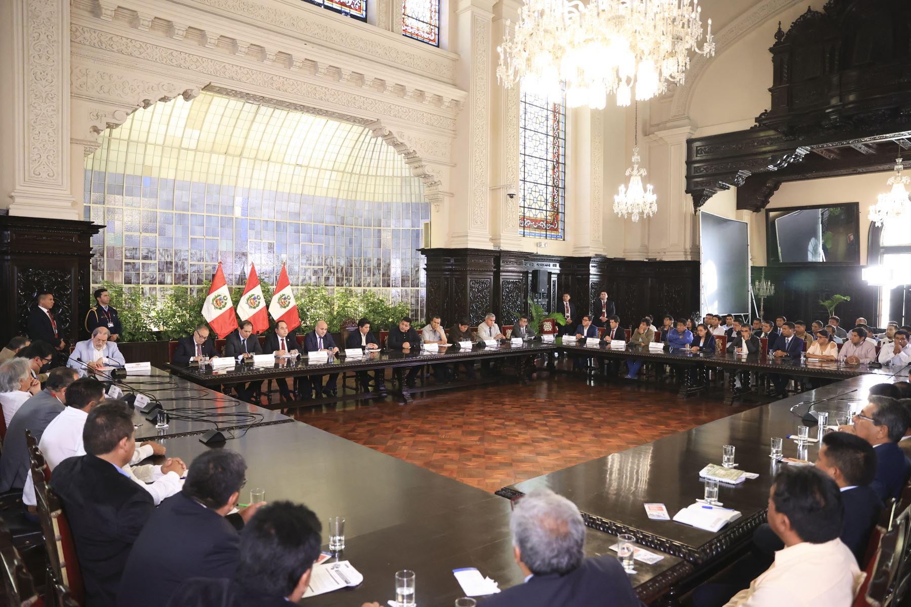 Jefe de Estado, Pedro Castillo Terrones, sostiene encuentro con alcaldes electos de Lima Provincias. Foto: ANDINA/Prensa Presidencia