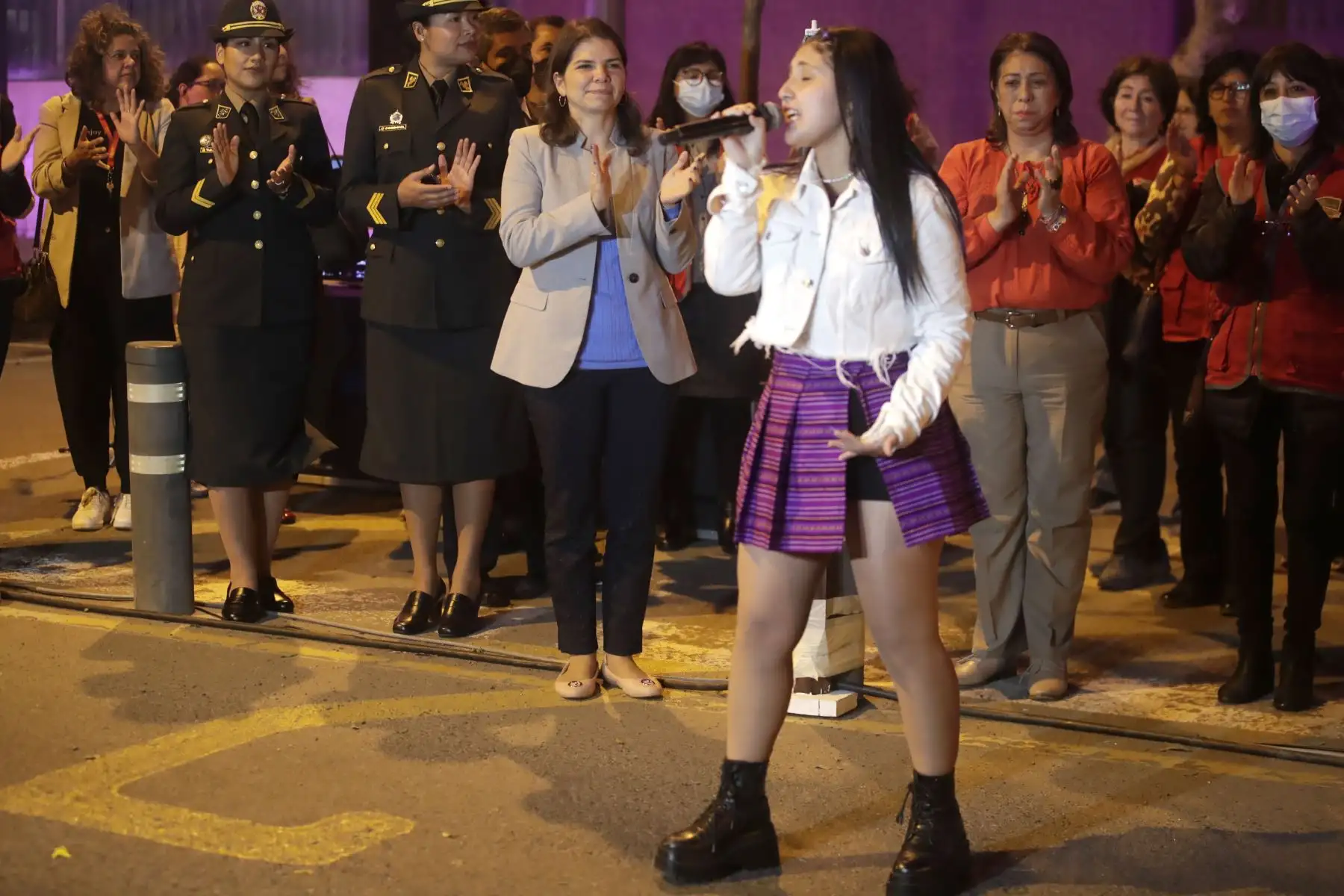 El ministerio de la Mujer y otras instituciones se iluminaron de morado por el "Día Internacional de la Eliminación de la Violencia contra las Mujeres". Dicho evento contó con la participación de la ministra del sector, Claudia Dávila.

Foto: ANDINA/Juan Carlos Guzmán Negrini