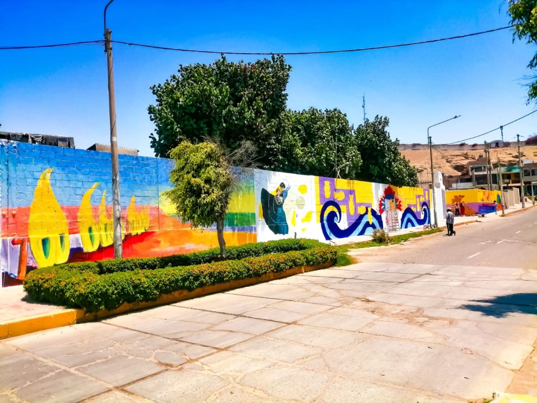 Artistas trujillanos promueven la cultura con pintura mural en el estadio de Huanchaco, provincia de Trujillo. Una actividad que forma parte del "Pacto por la Cultura al 2030" que impulsa el Ministerio de Cultura y la Unesco. ANDINA/Difusión