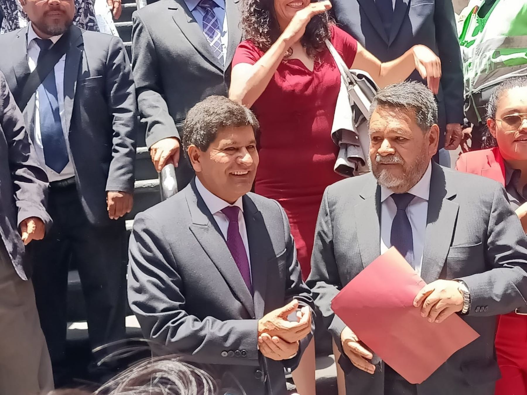 Gobernador electo de Arequipa, Rohel Sánchez, recibe credencial que lo acredita como autoridad regional a partir de enero del 2023. Foto: ANDINA/difusión.